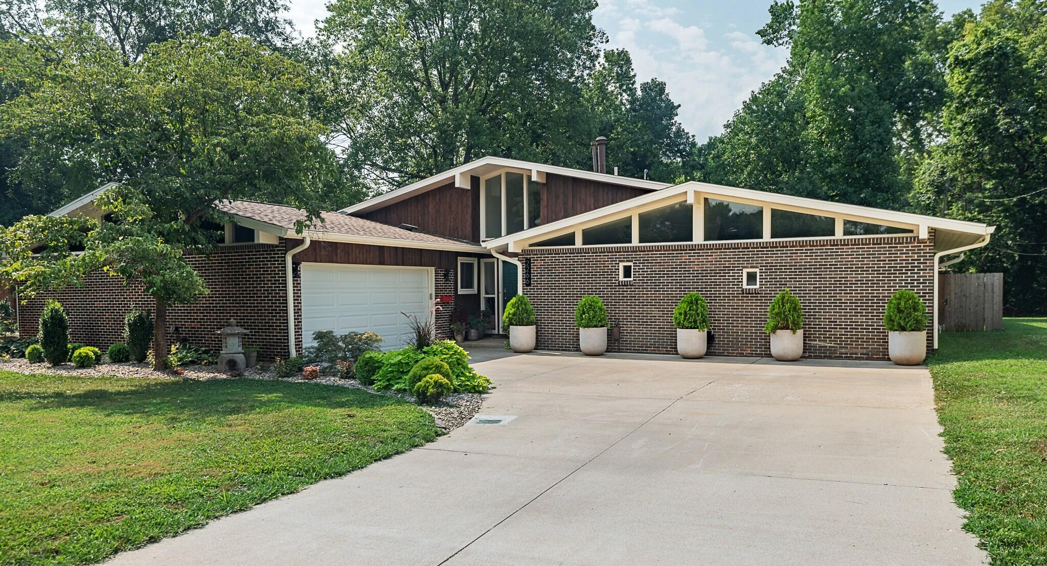 2266 E Sunset Street, Springfield MO 65804