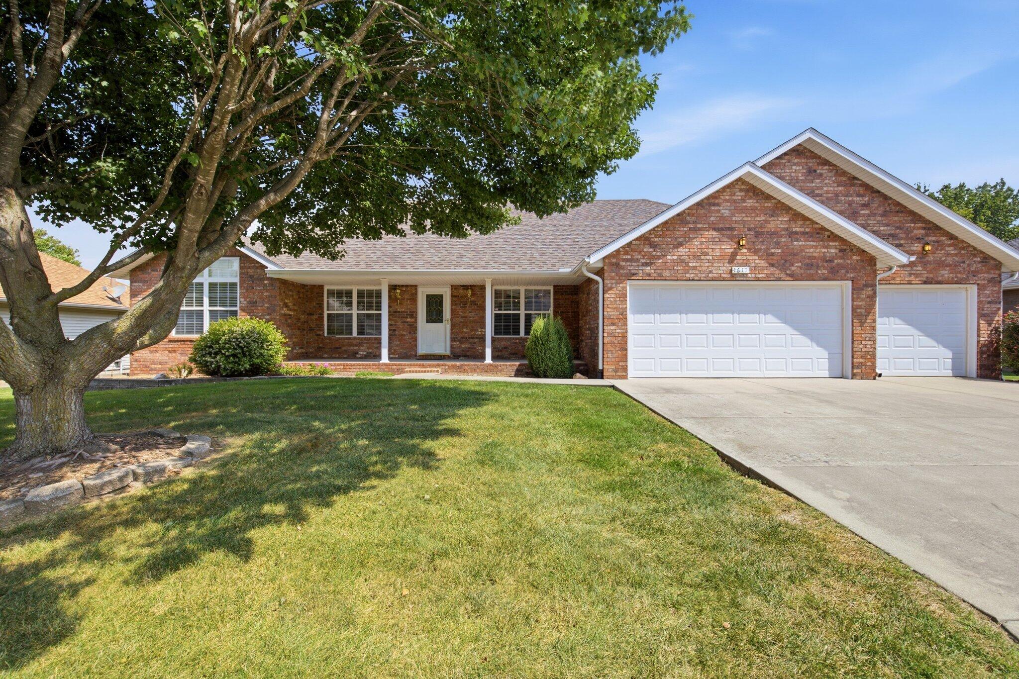 1611 E Barnes Street, Ozark MO 65721