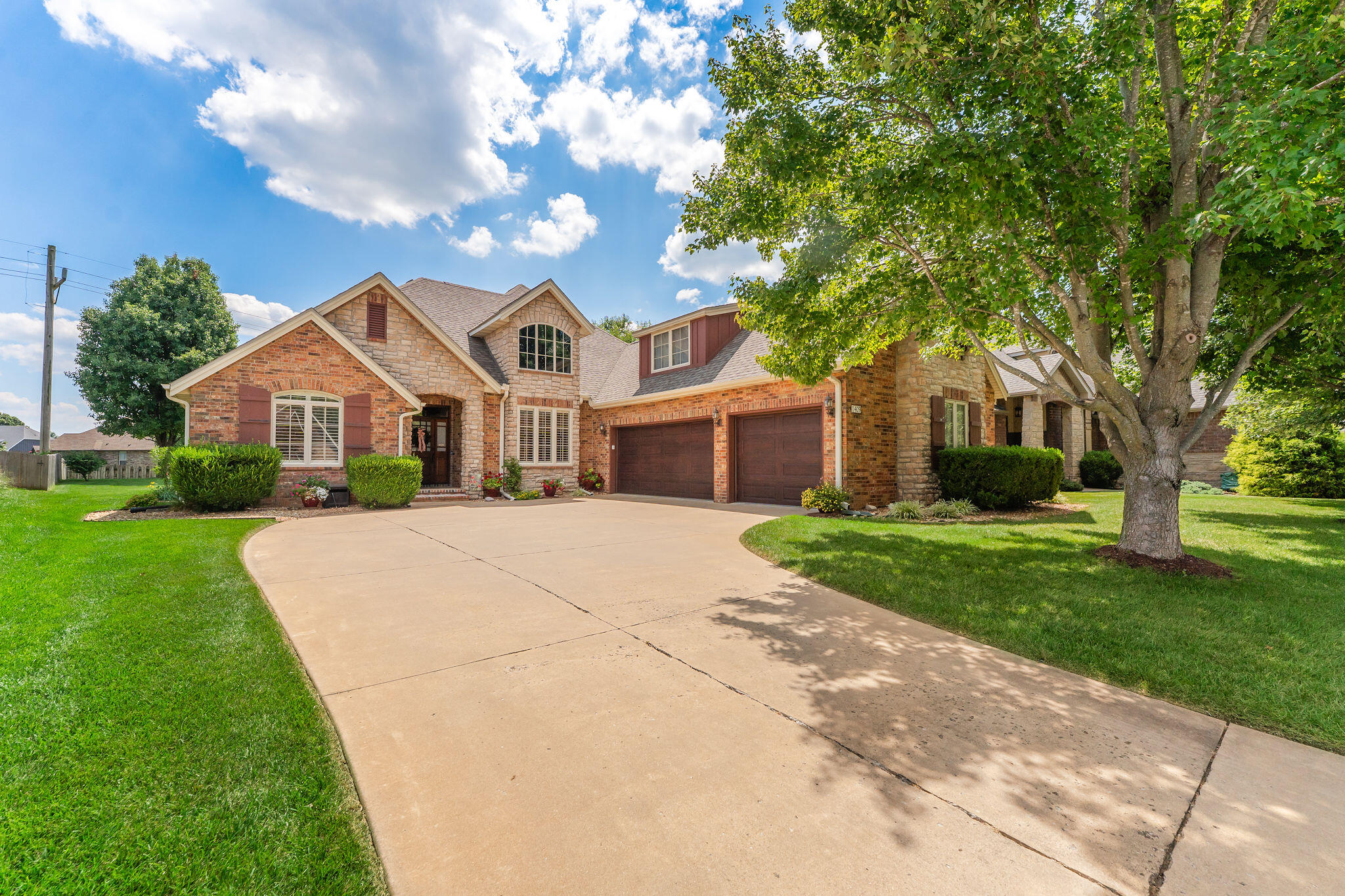 1409 N Wicklow Road, Nixa MO 65714