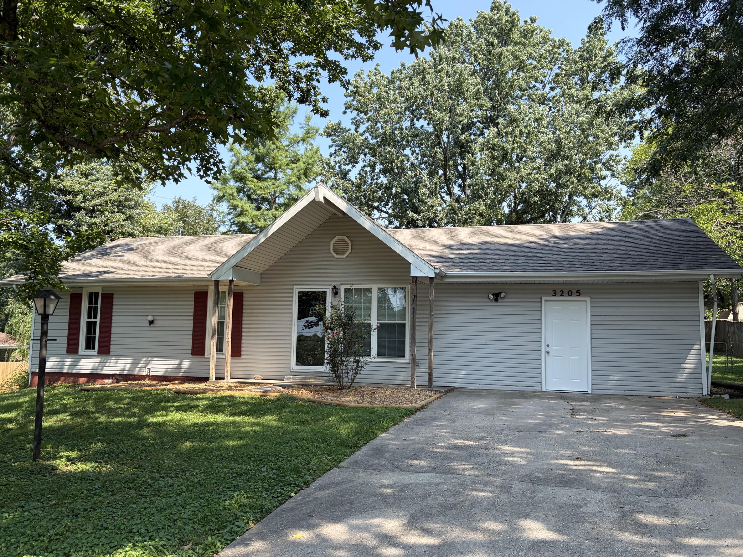 3205 W Marty Street, Springfield MO 65810