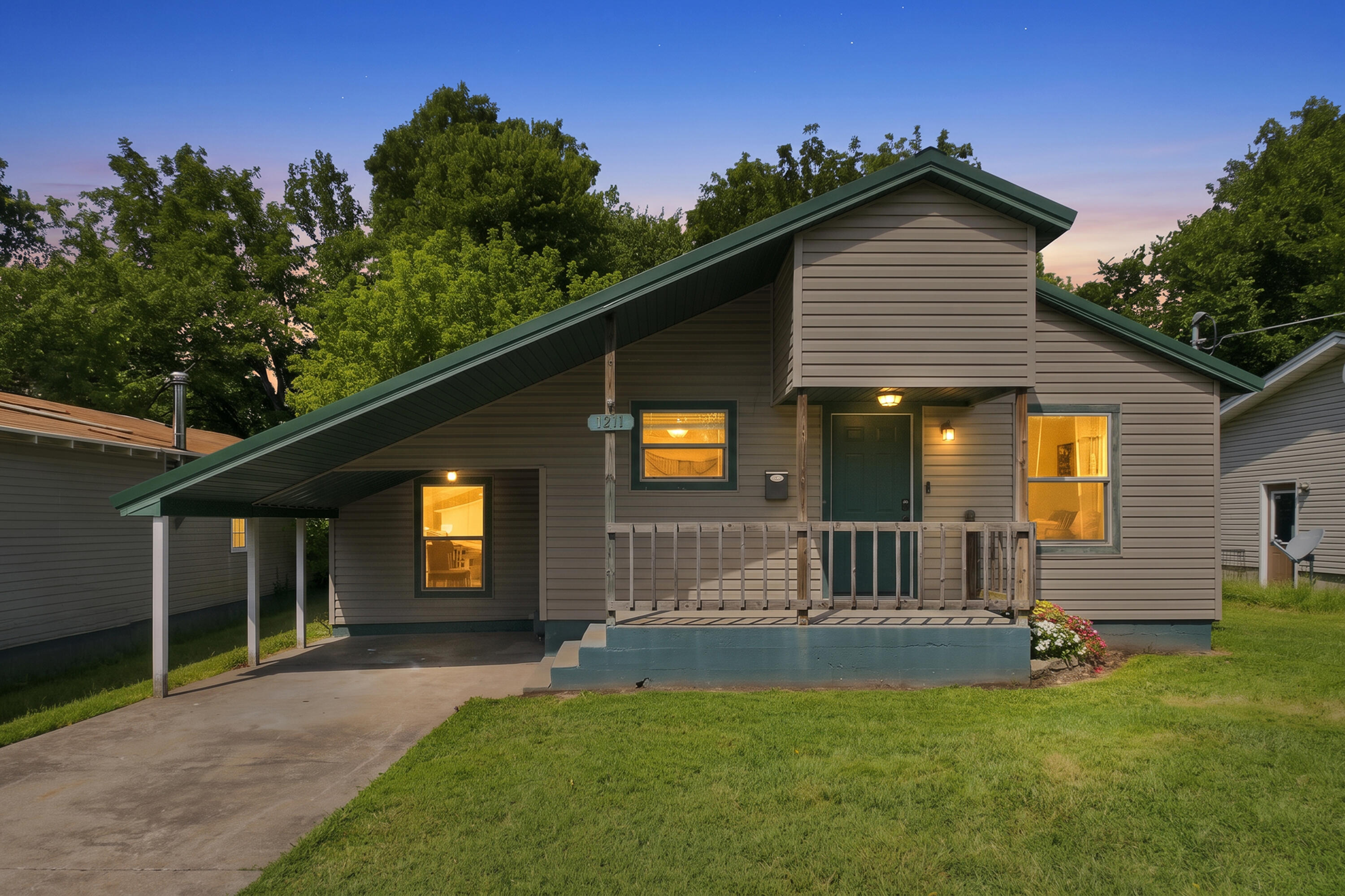 1211 N Warren Avenue, Springfield MO 65802