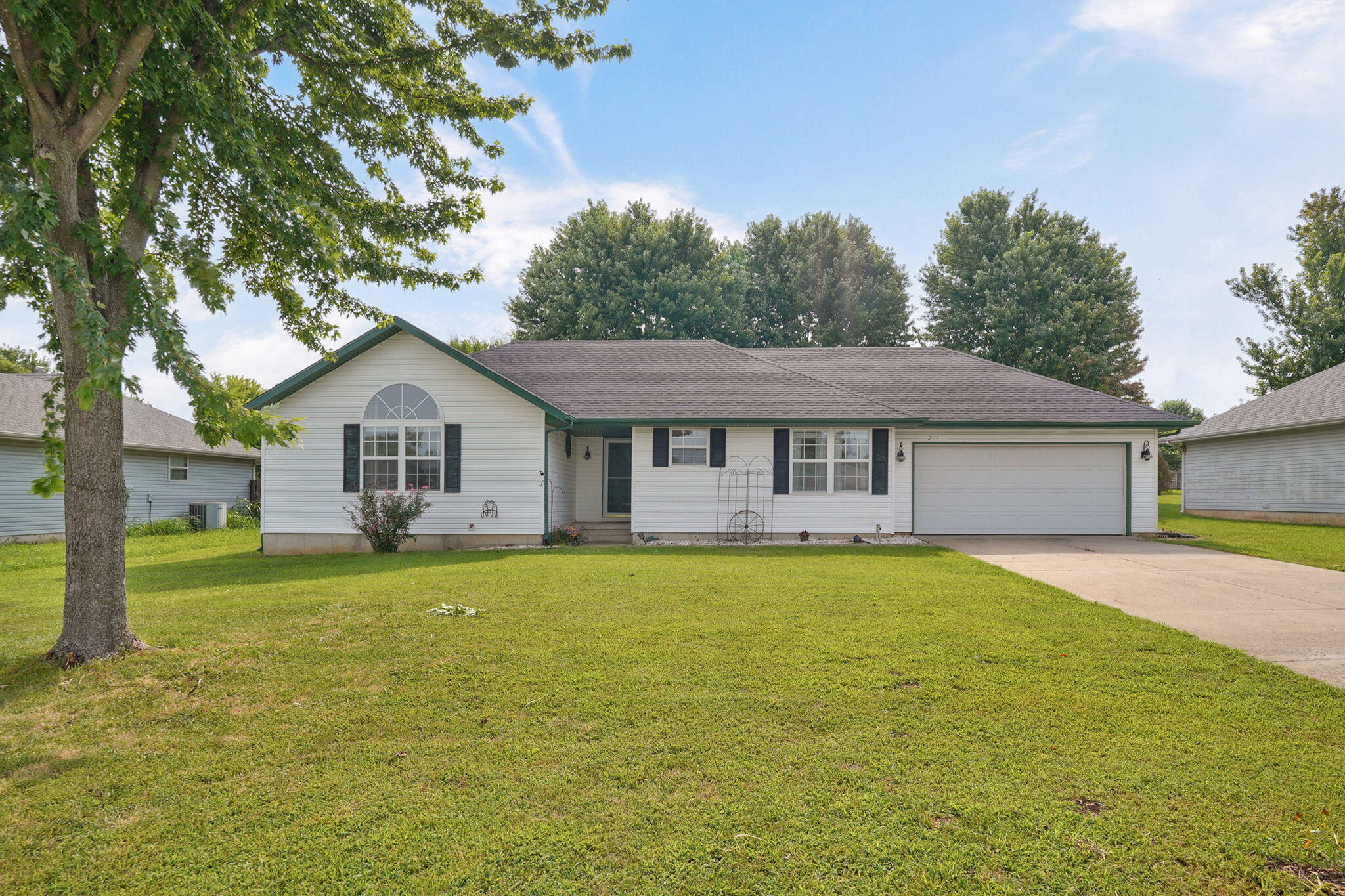 204 Arrowhead Road, Willard MO 65781