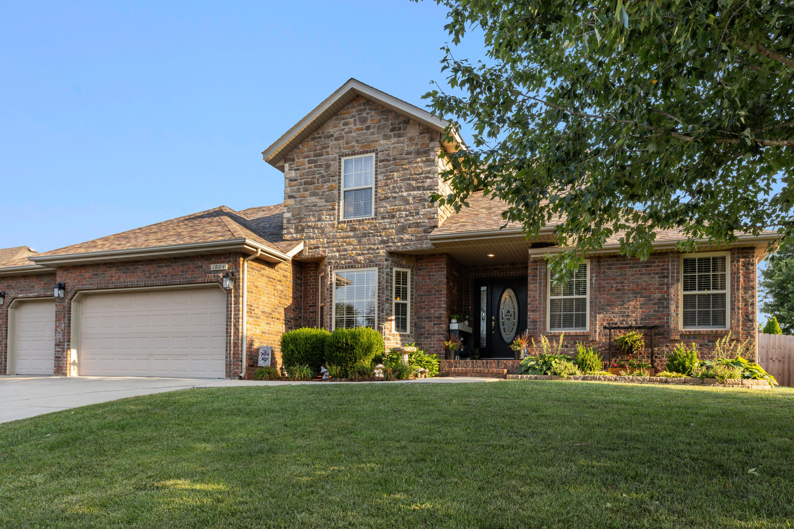 1904 E Highview Street, Ozark MO 65721