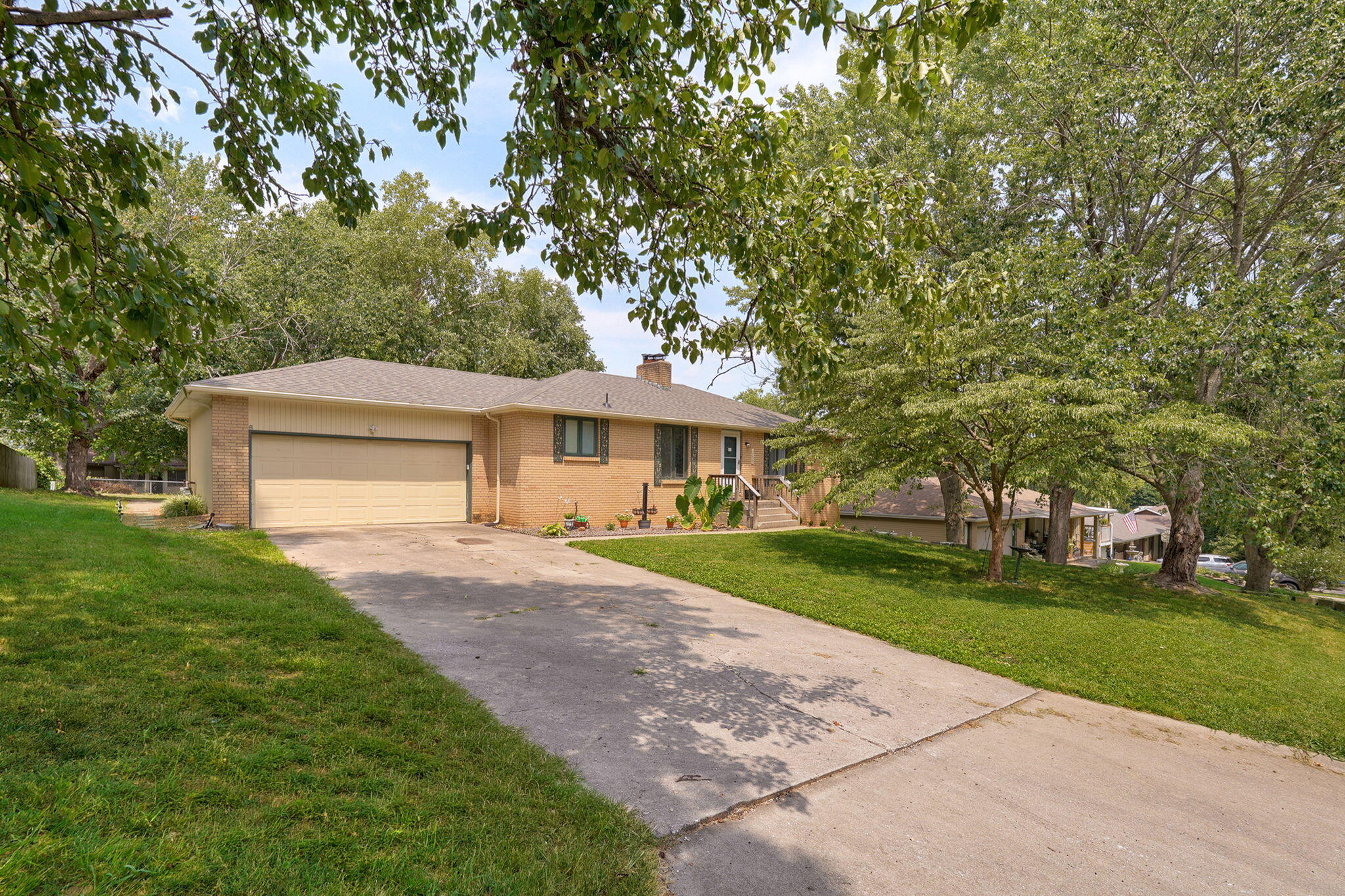 2625 W Village Lane, Springfield MO 65807