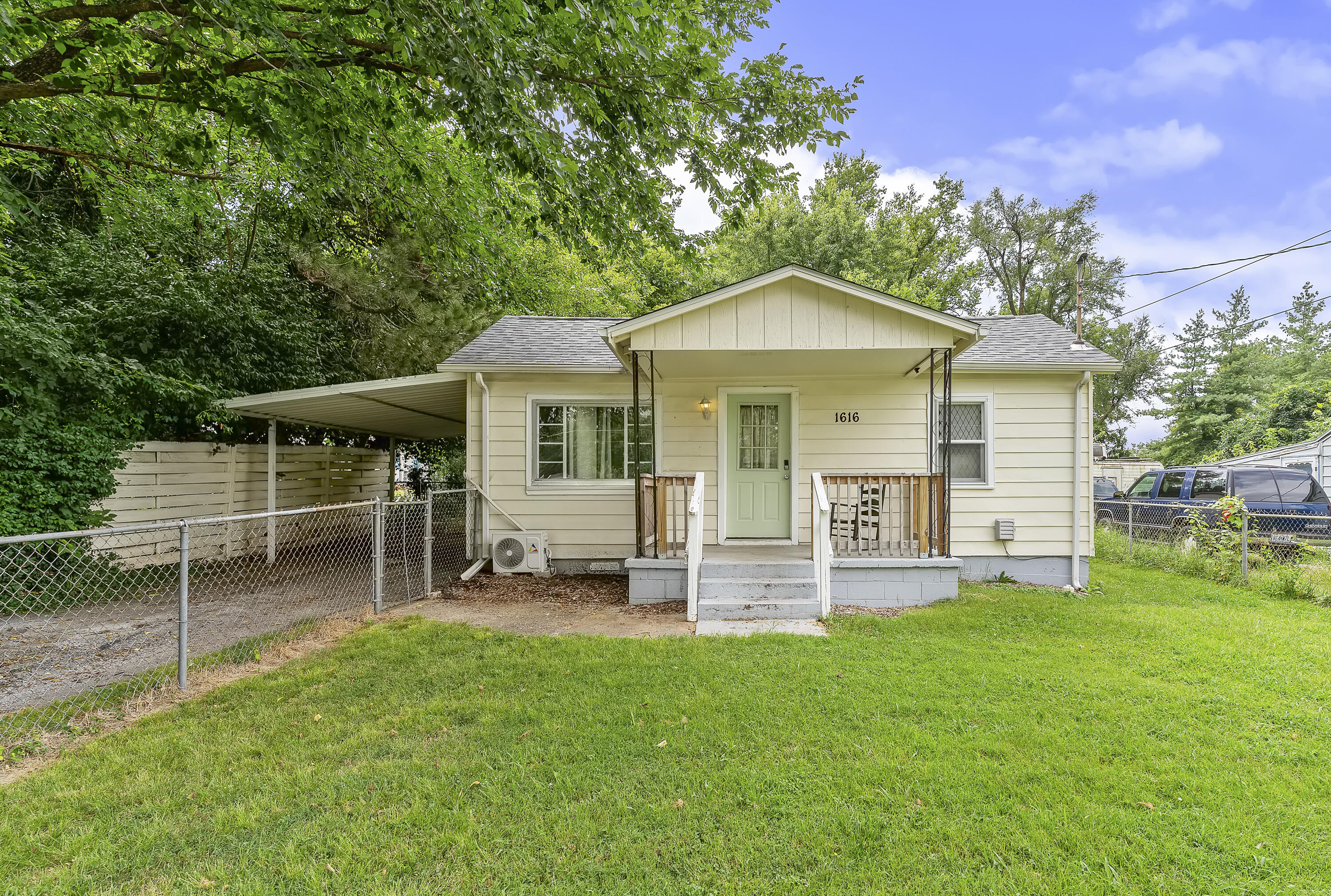1616 W Belmont Street, Springfield MO 65802