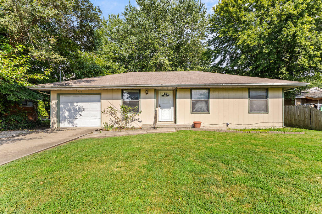 1738 N Oak Grove Avenue, Springfield MO 65803