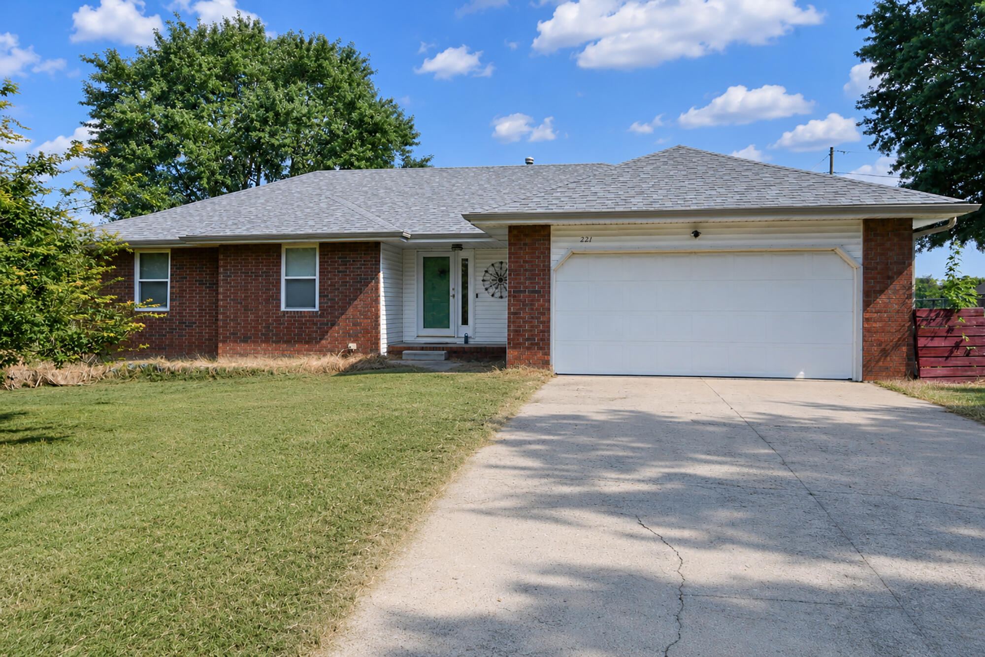 221 E New Melville Road, Willard MO 65781