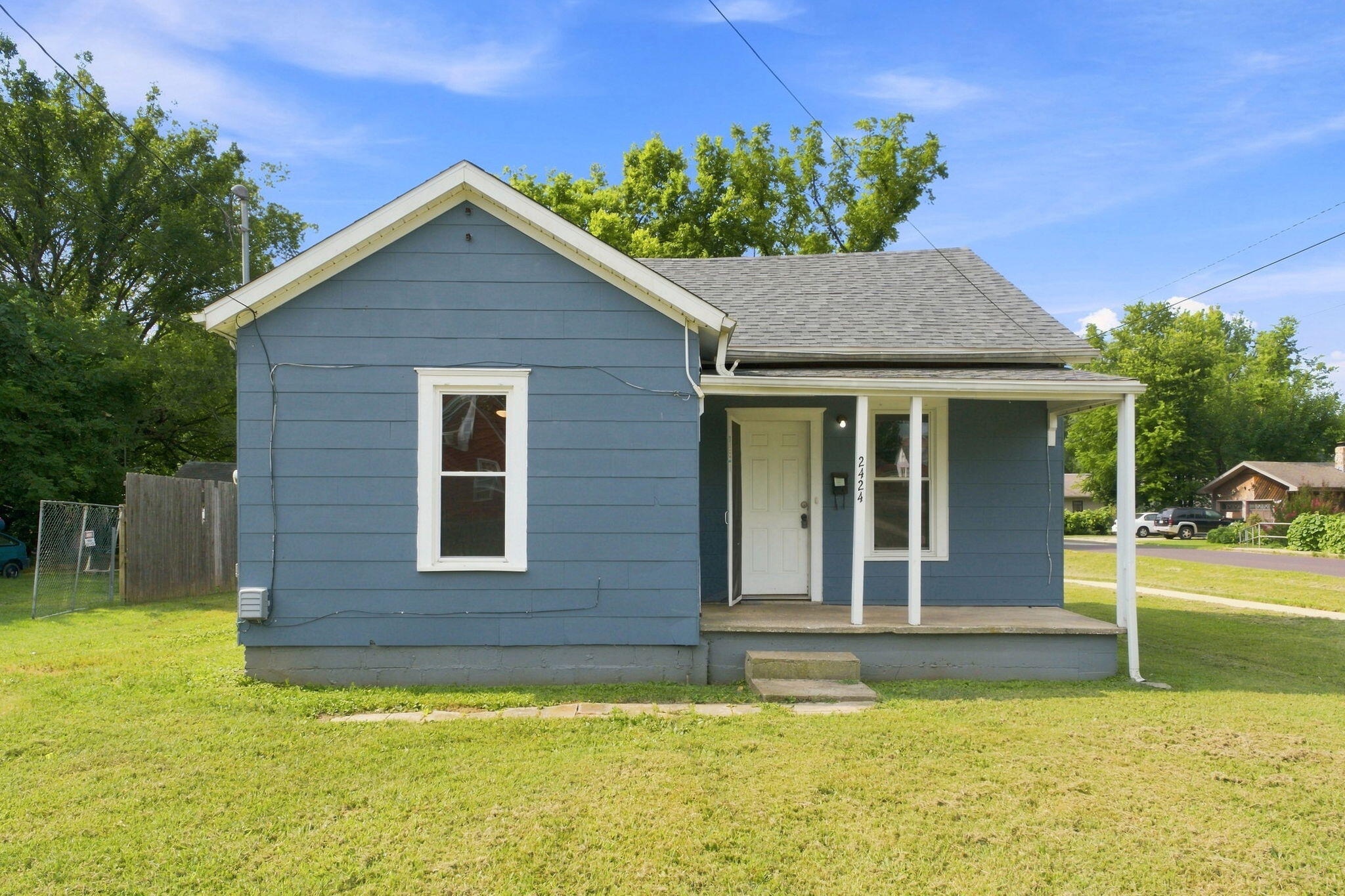 2424 W Elm Street, Springfield MO 65806