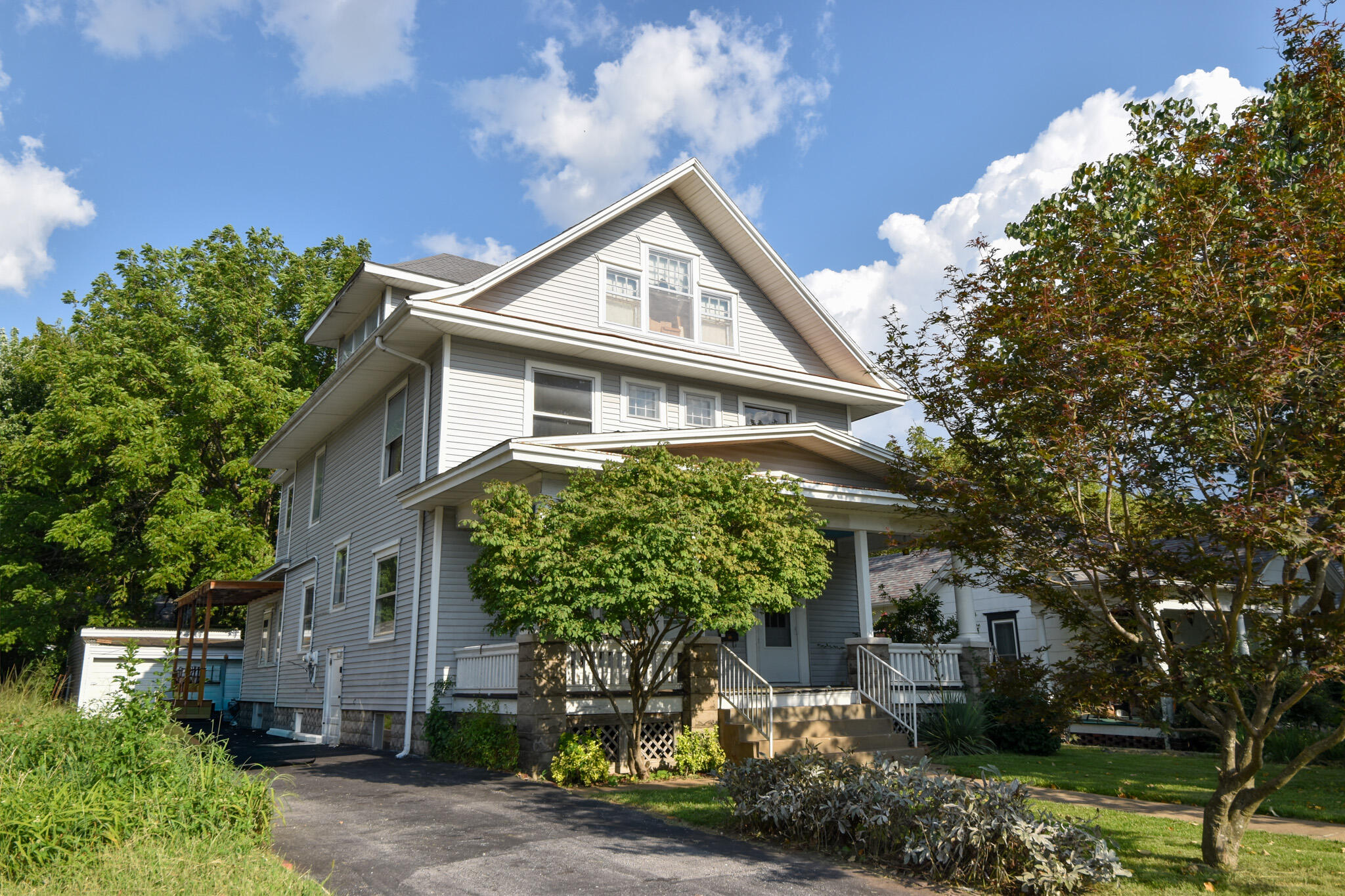 1464 N Washington Avenue, Springfield MO 65802