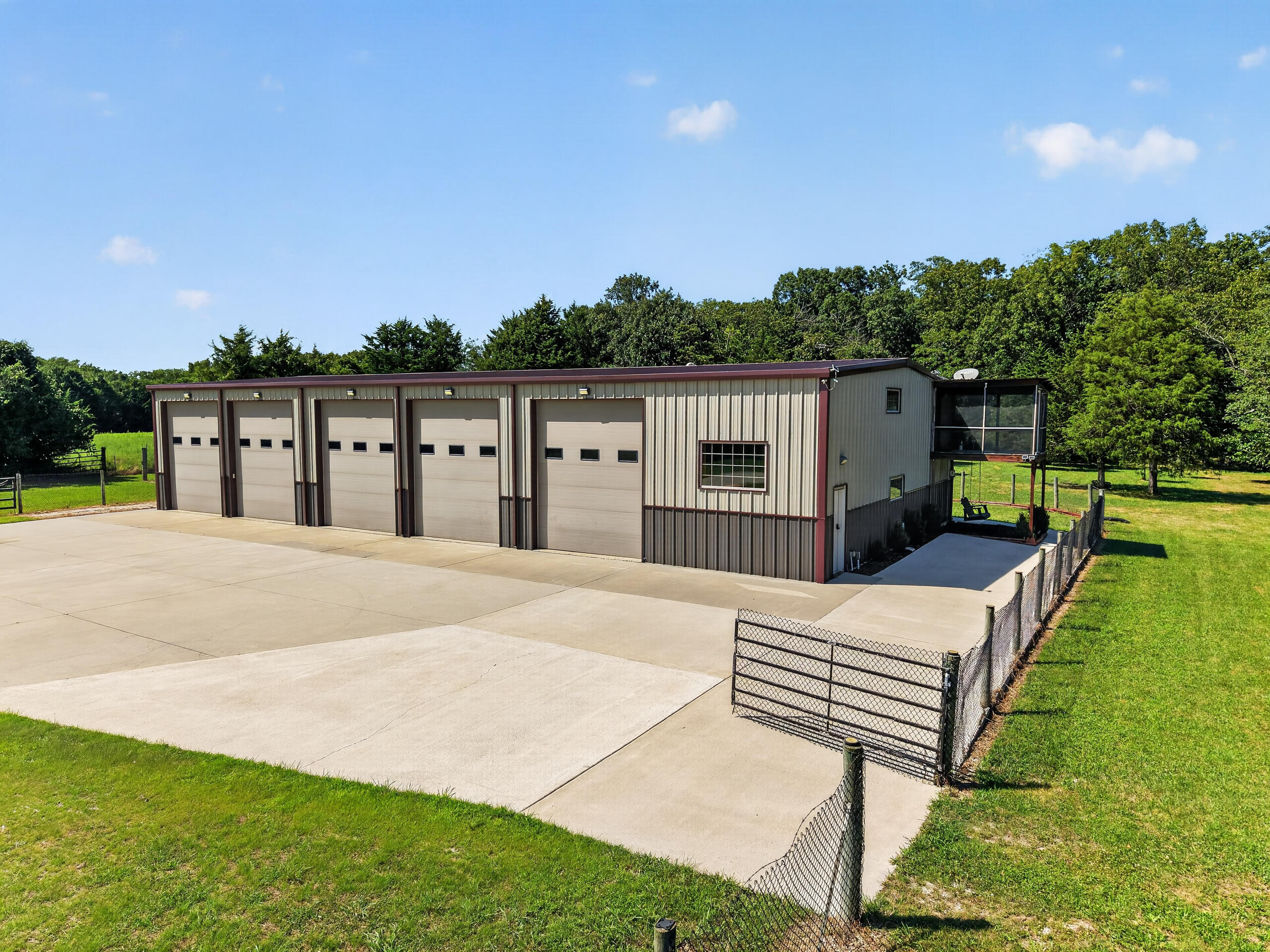 4733 E Farm Road 66, Springfield MO 65803