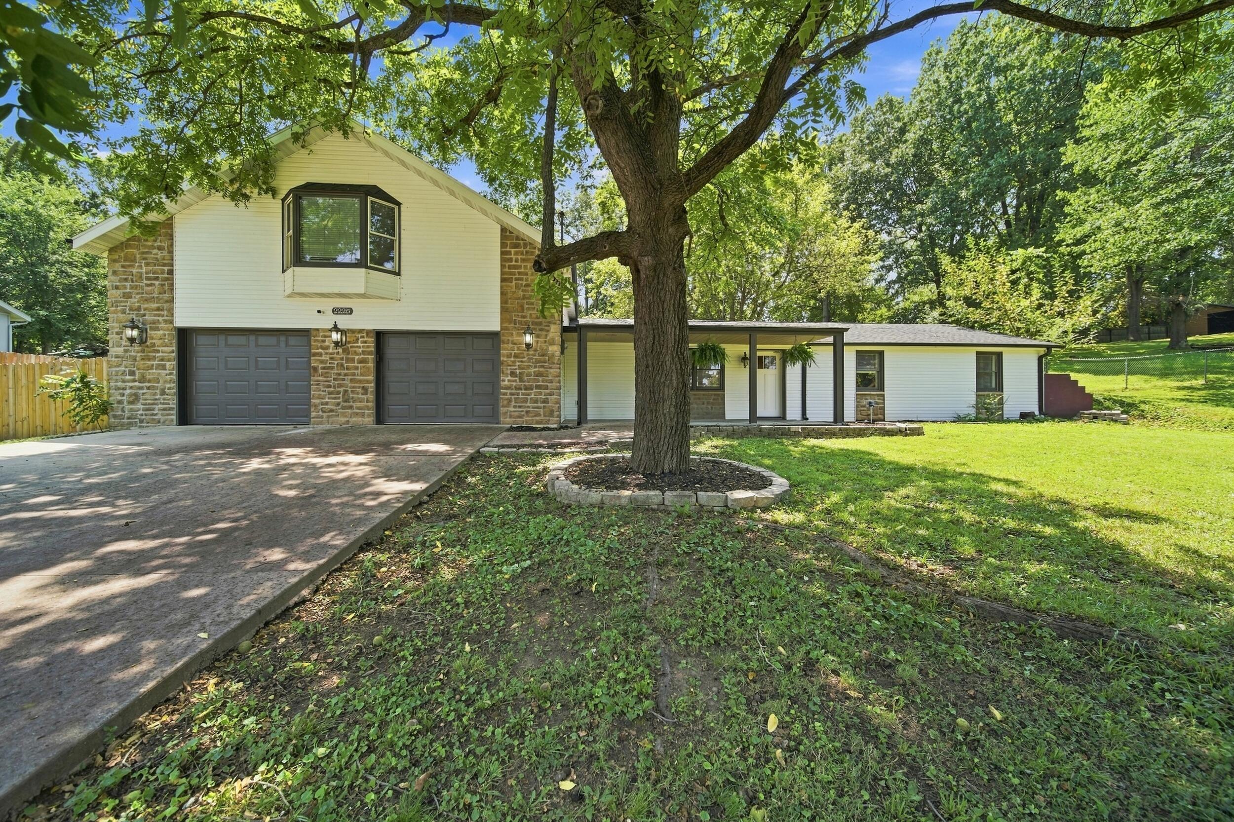 2228 E Huntington Street, Ozark MO 65721