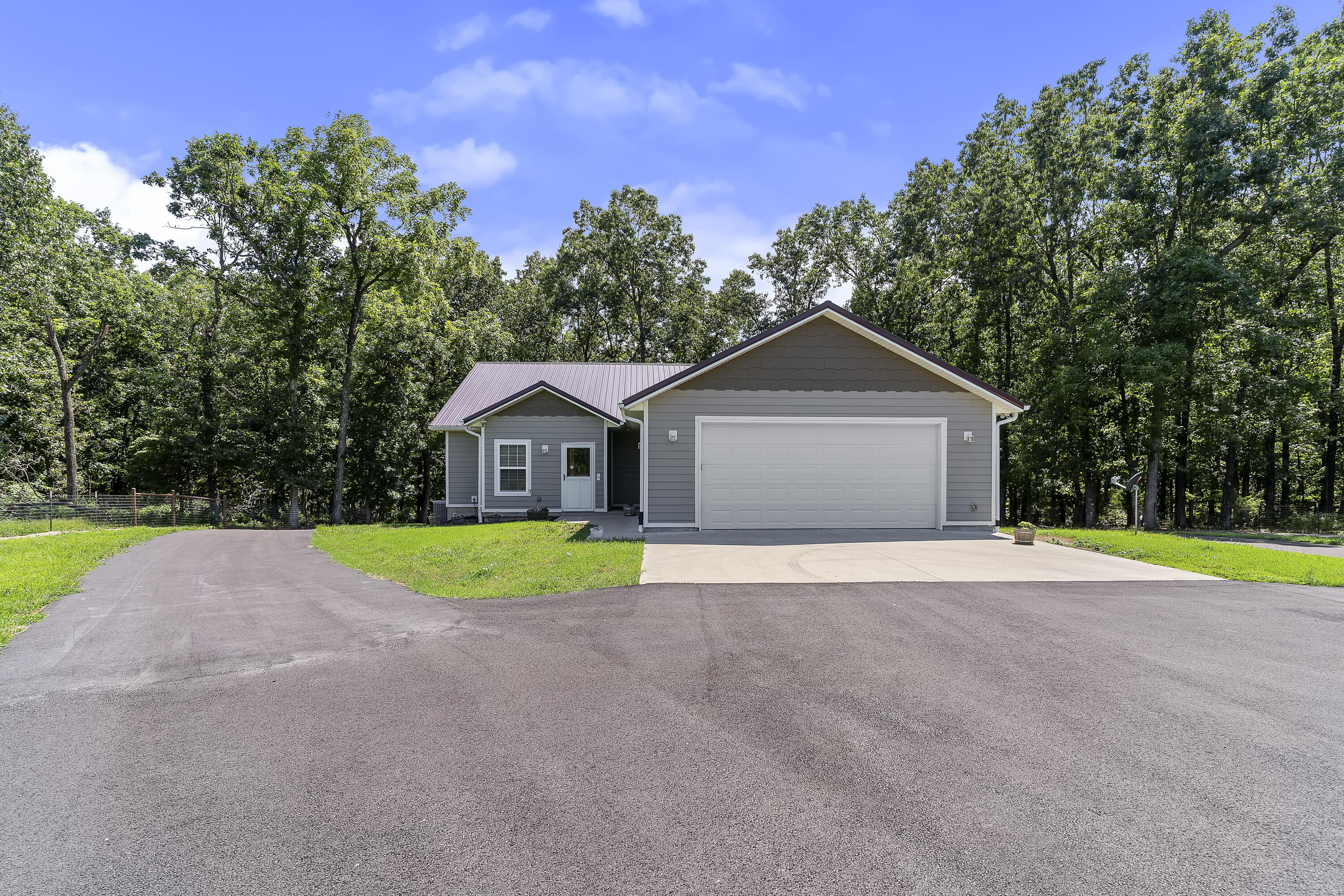 9318 E Farm Rd 112, Strafford MO 65757