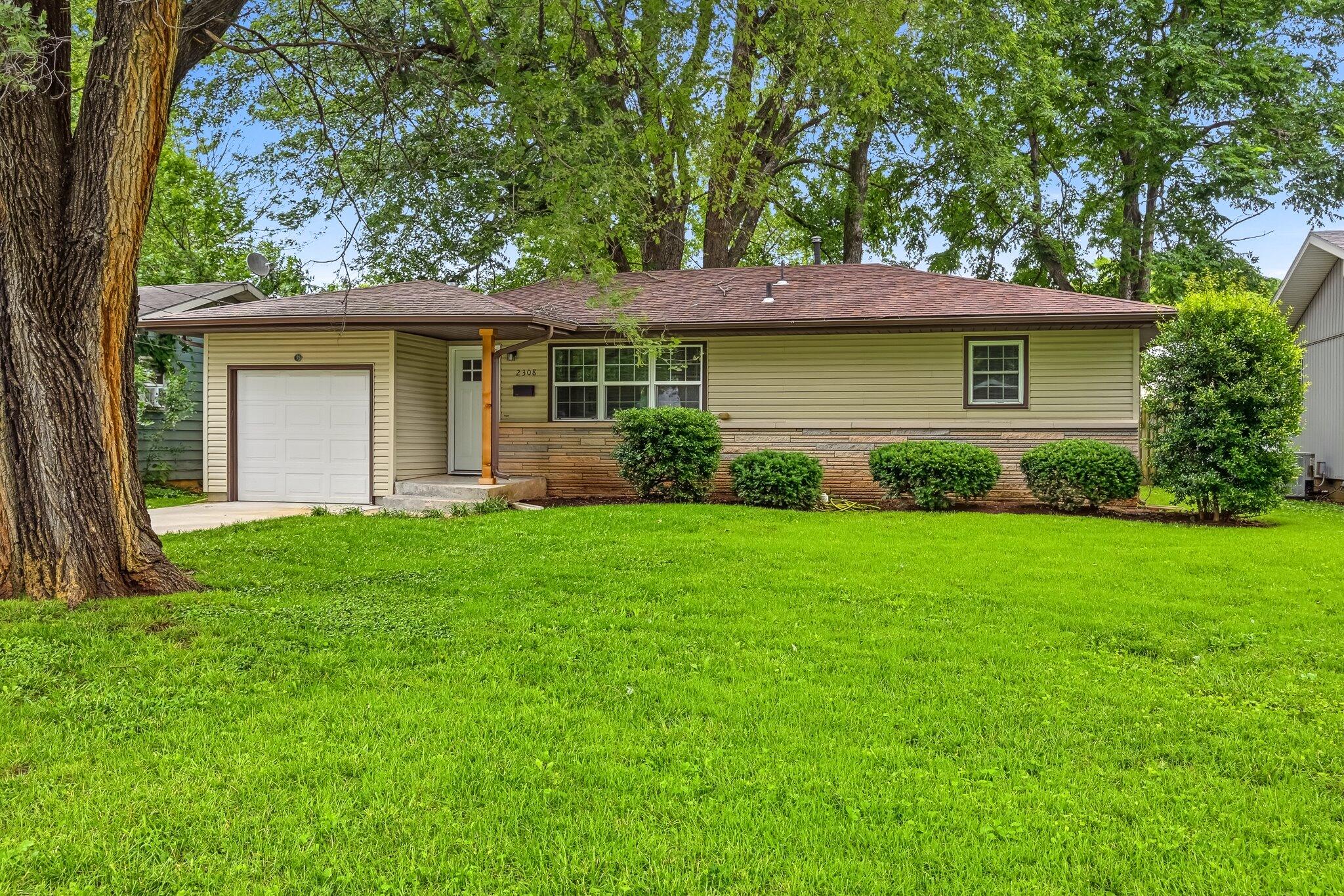 2308 S Delaware Avenue, Springfield MO 65804