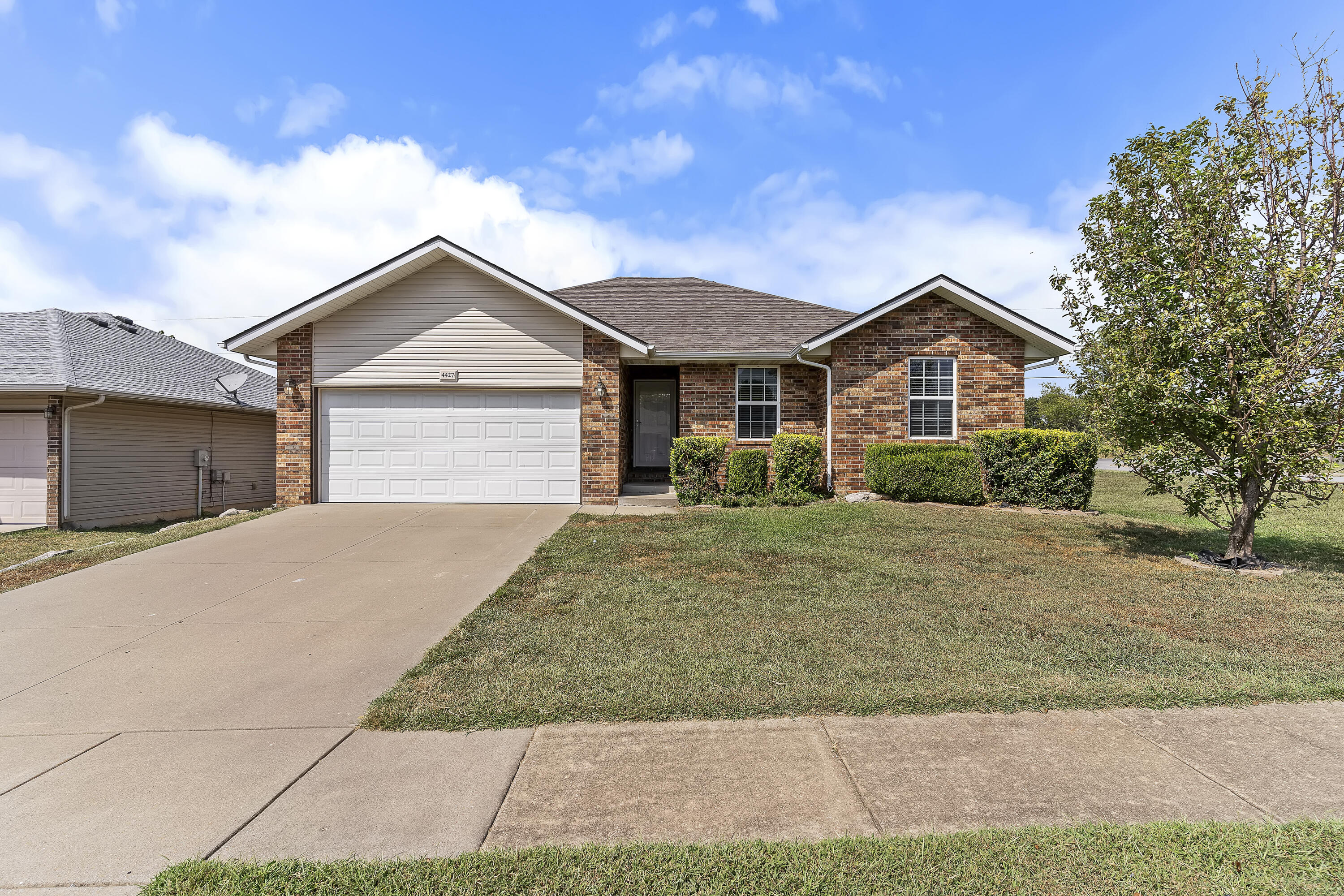 4427 W Nicholas Street, Springfield MO 65802