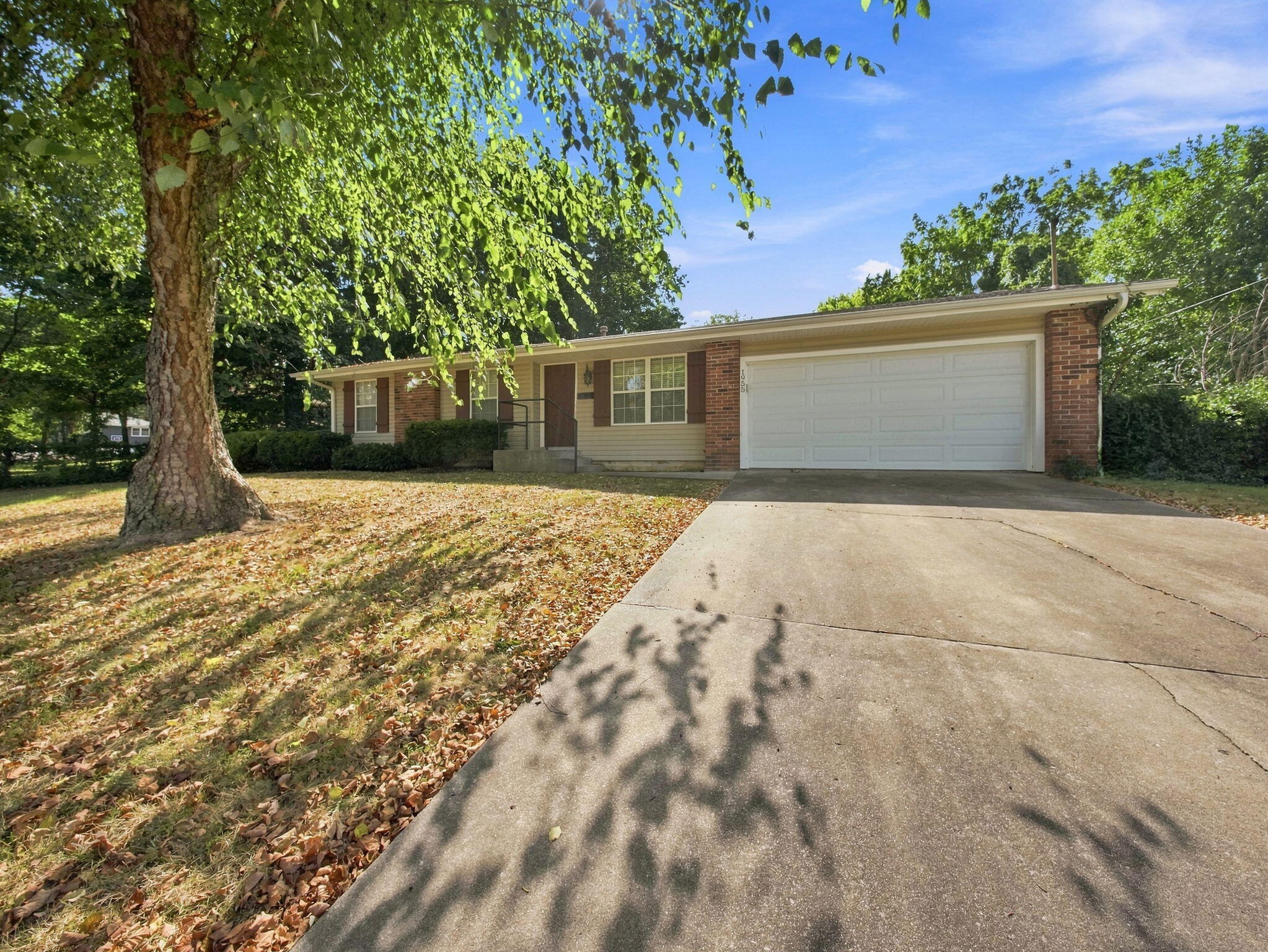 1955 S Oak Grove Avenue, Springfield MO 65804