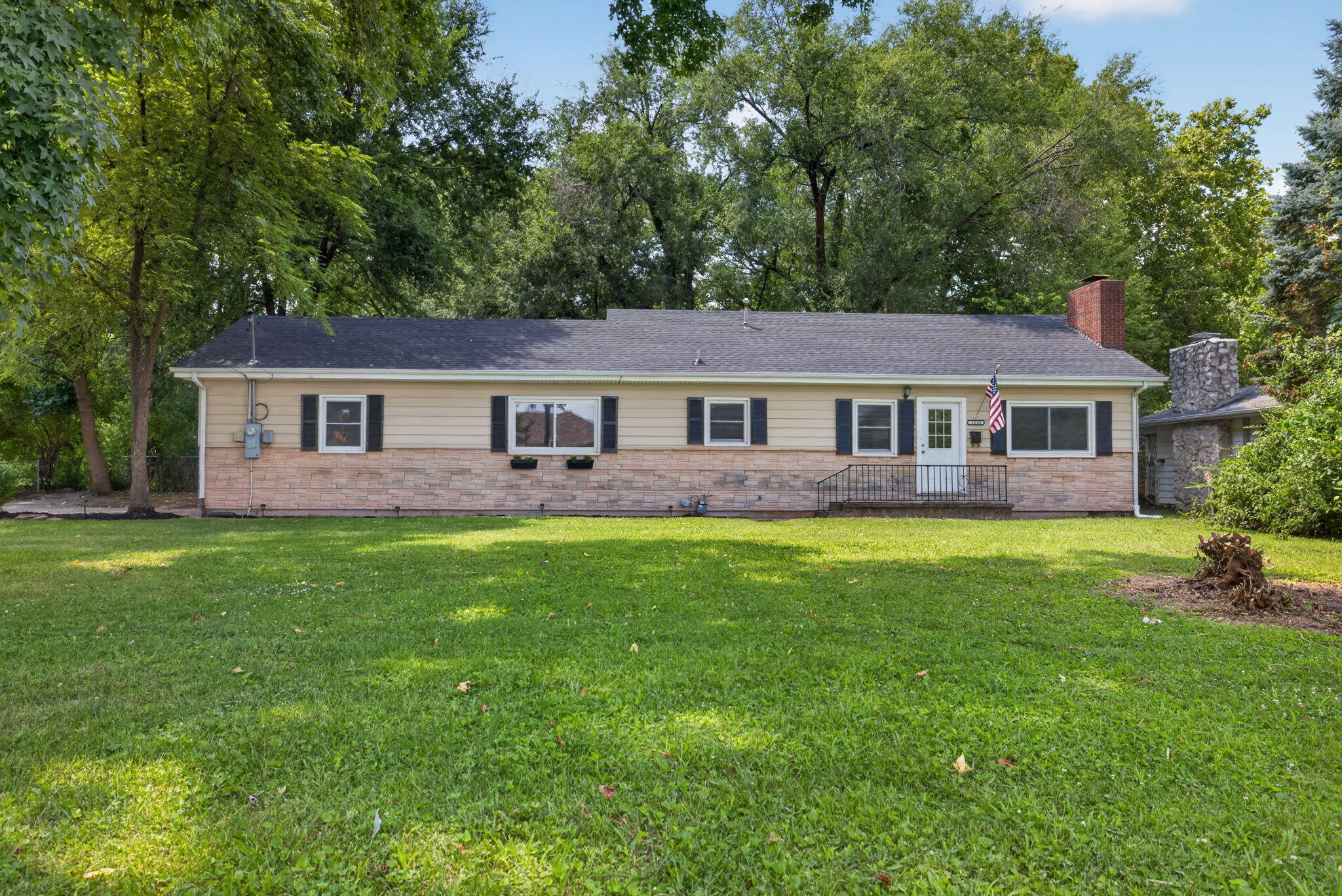 1133 S Oak Grove Avenue, Springfield MO 65804