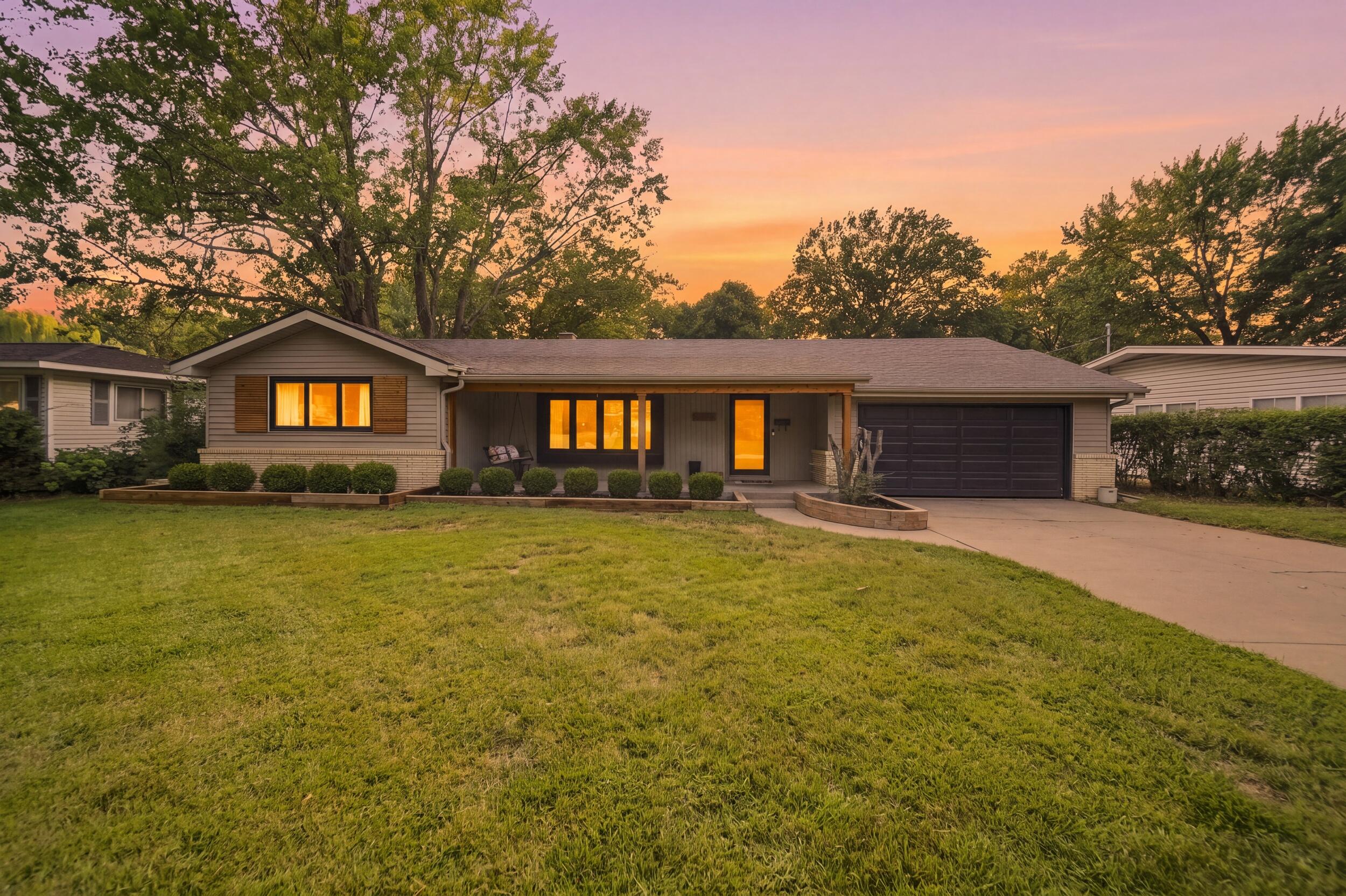 2453 S Luster Avenue, Springfield MO 65804