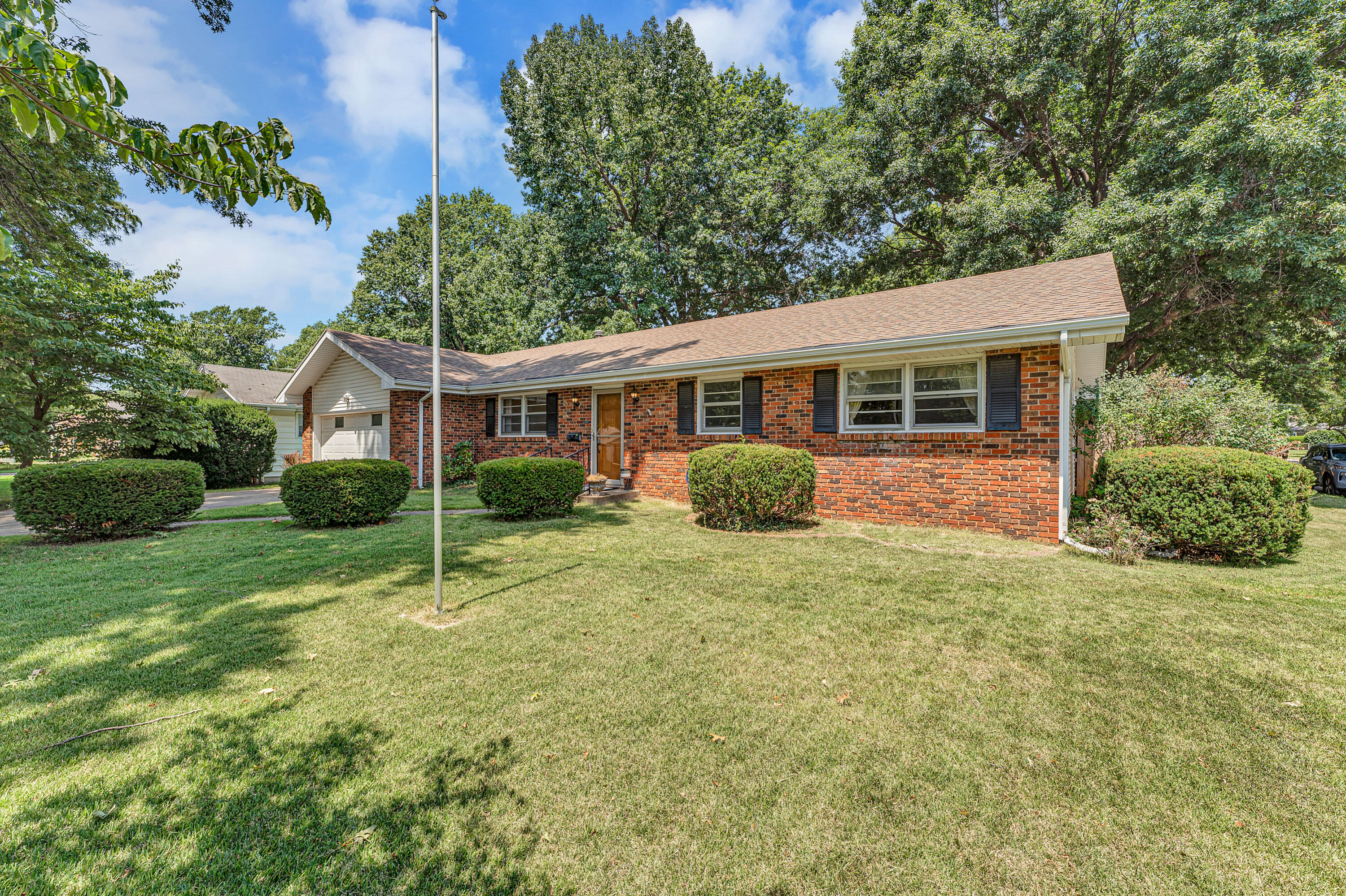 1543 E Glenwood Street, Springfield MO 65804