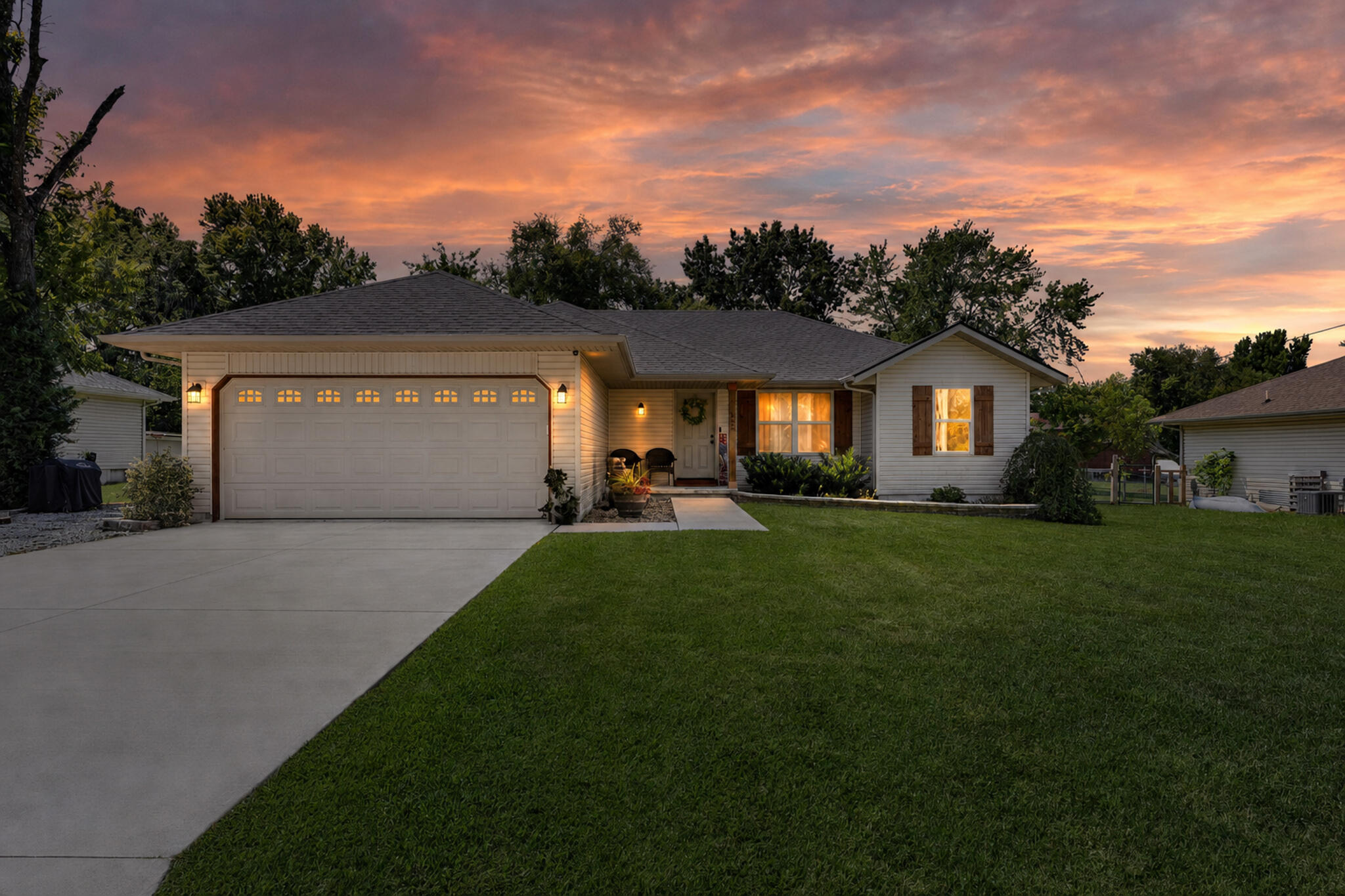 322 Sugar Lane, Clever MO 65631