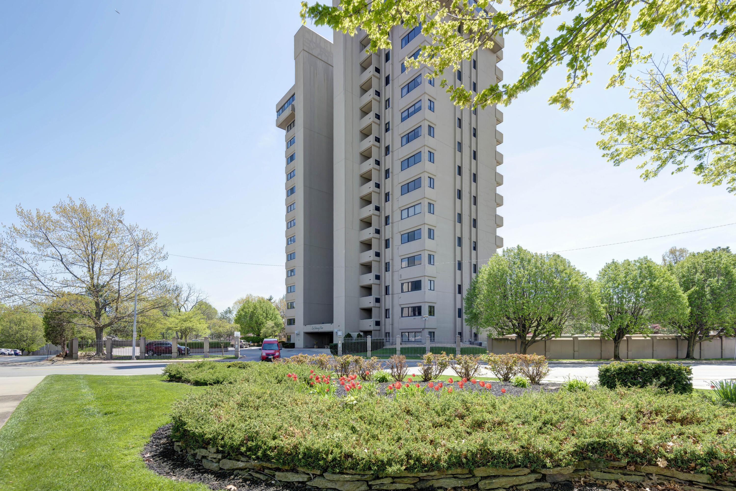 350 S John Q Hammons Parkway Unit 1-A, Springfield MO 65806