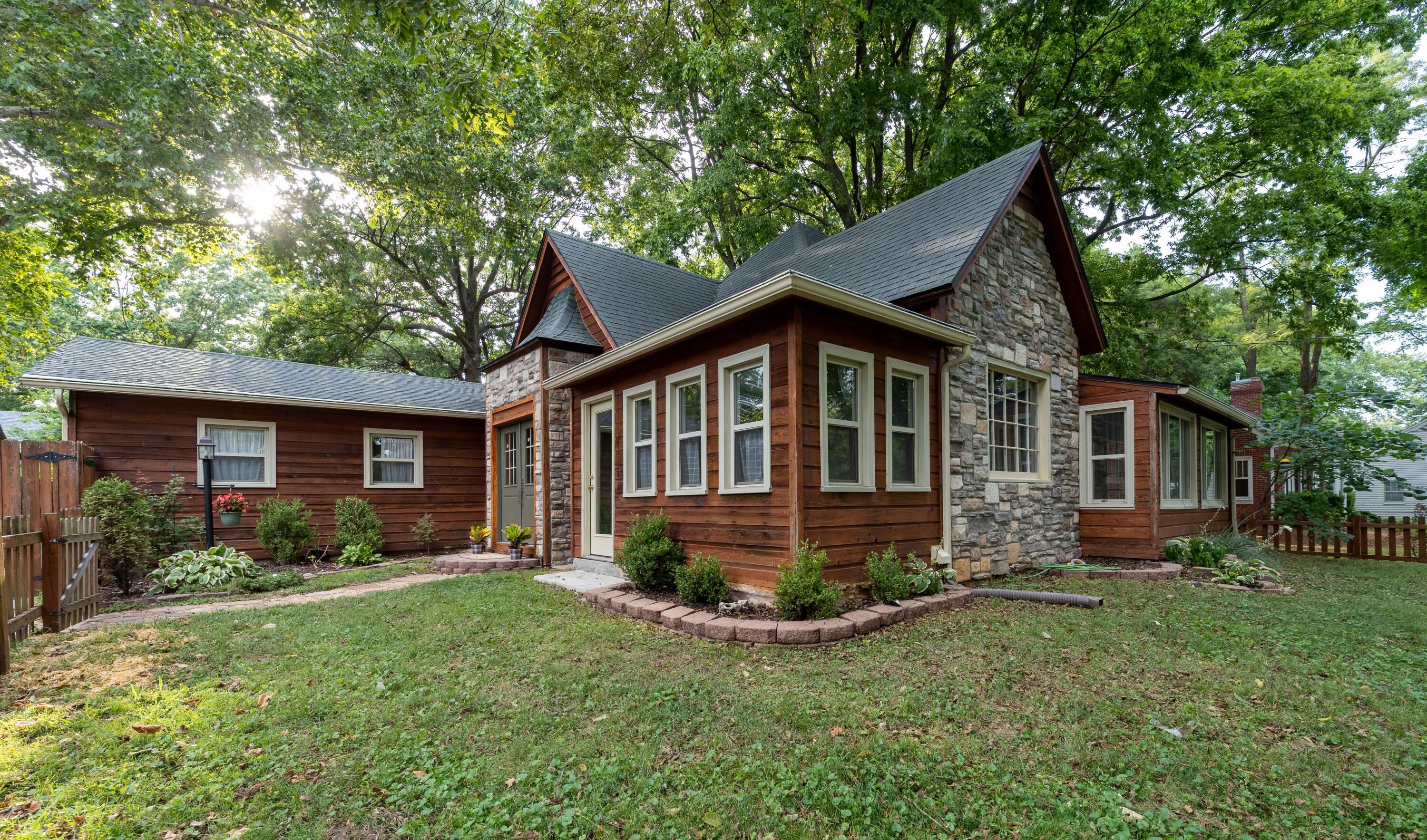 1649 S Jefferson Avenue, Springfield MO 65807