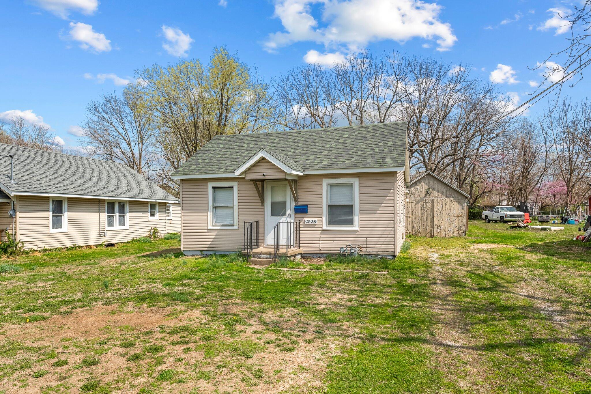 2528 N Kellett Avenue, Springfield MO 65803