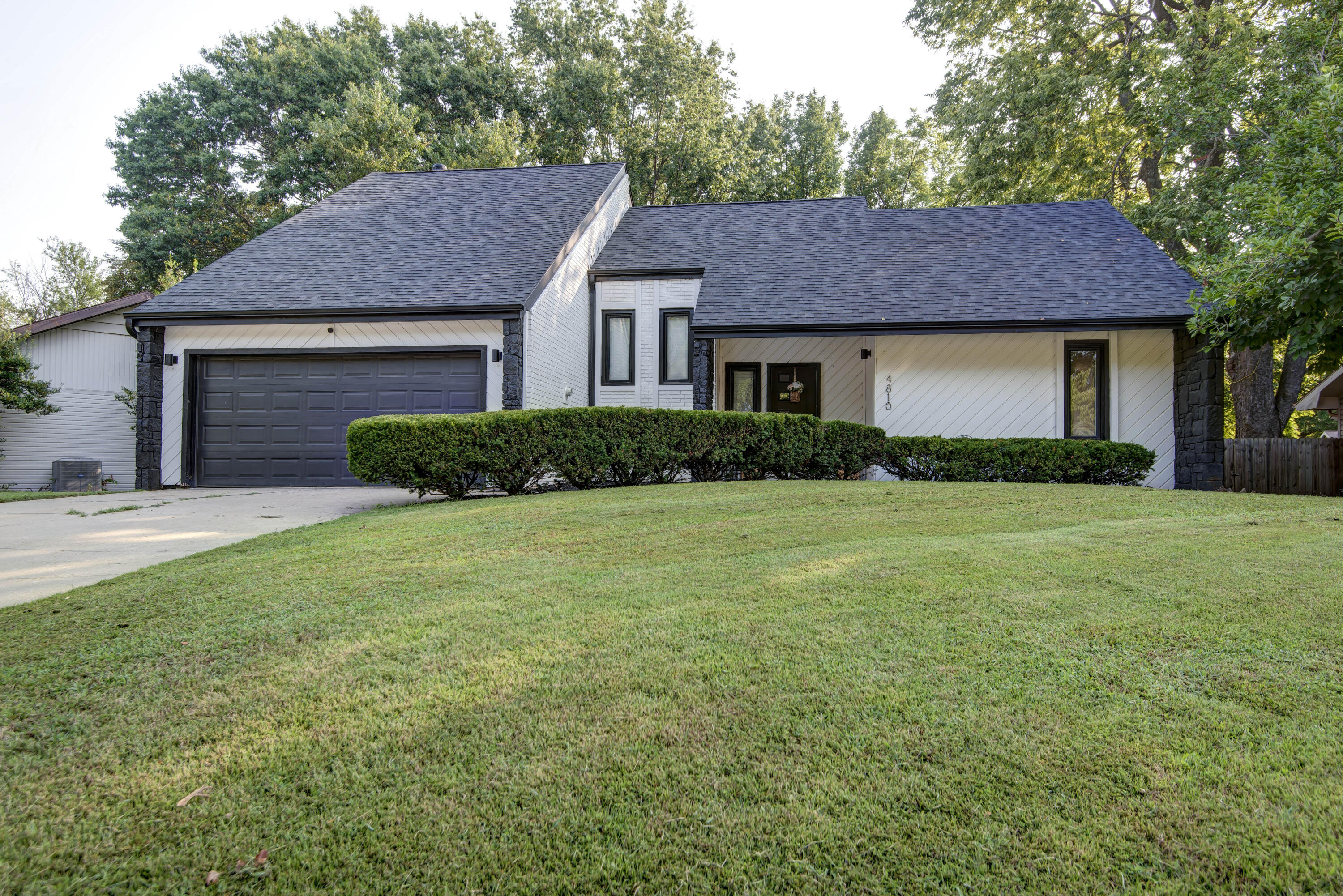 4810 S Warwick Avenue, Springfield MO 65804