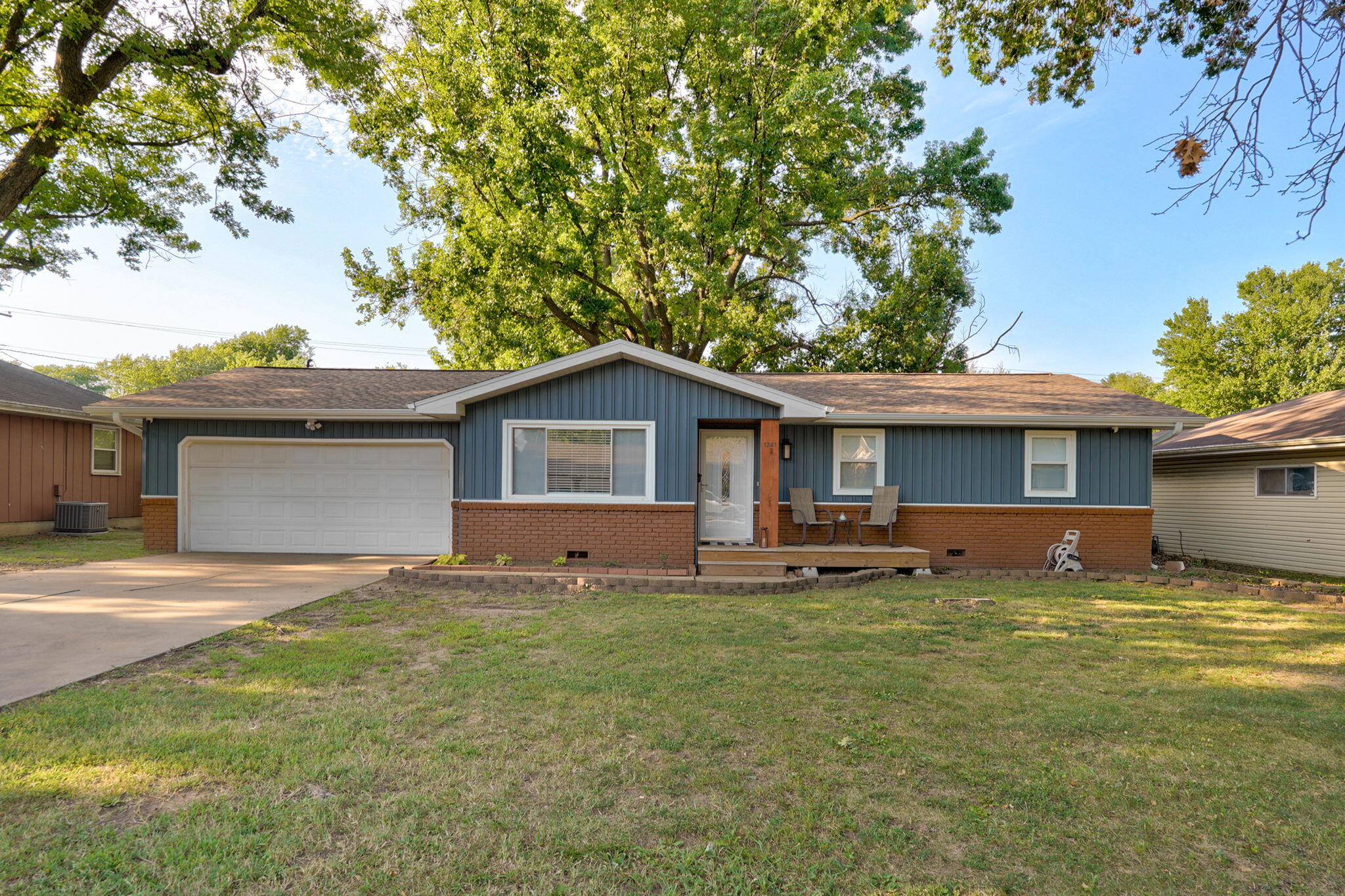 1241 E Woodland Street, Springfield MO 65804