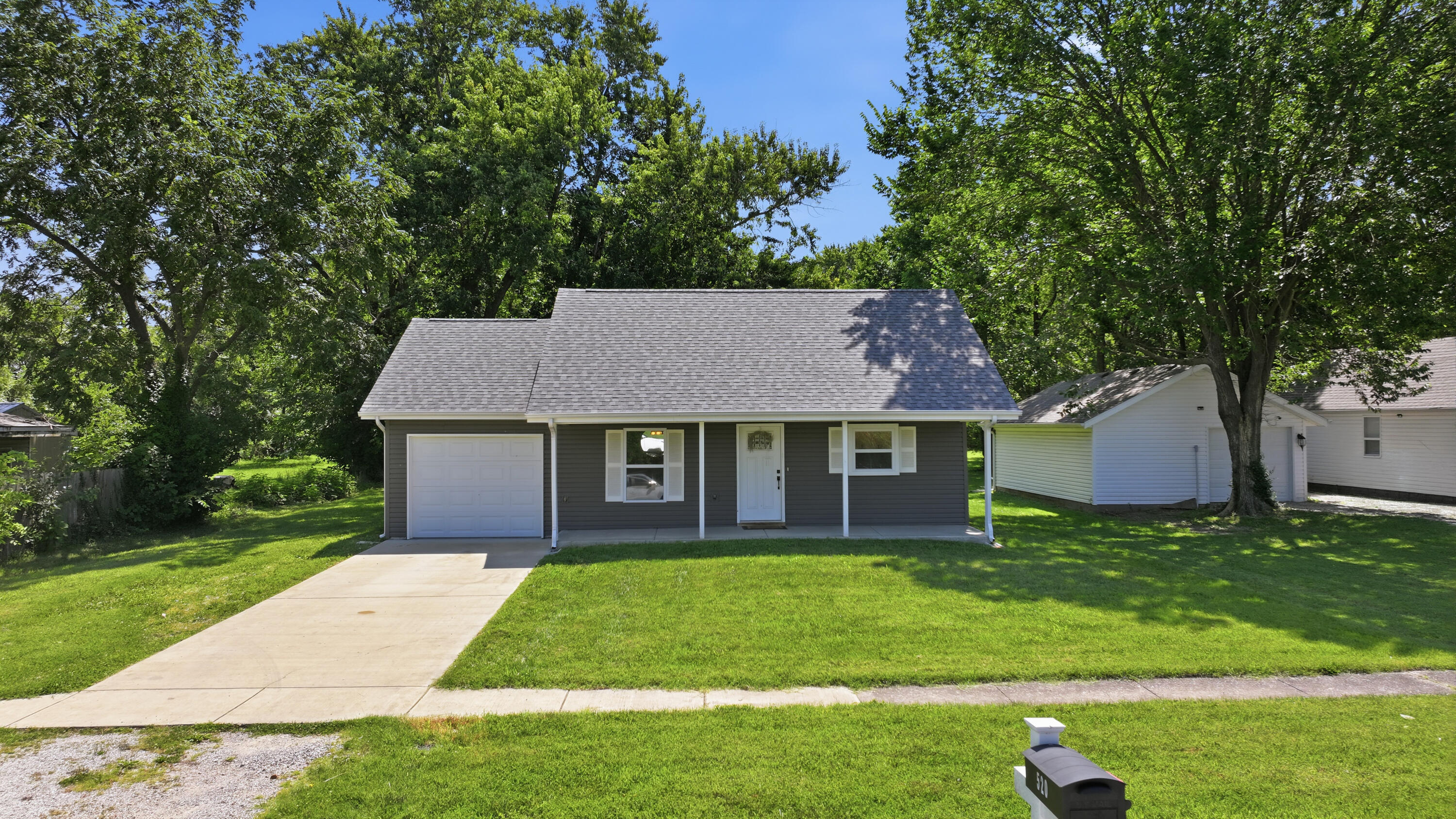 520 S Pine Street, Marshfield MO 65706