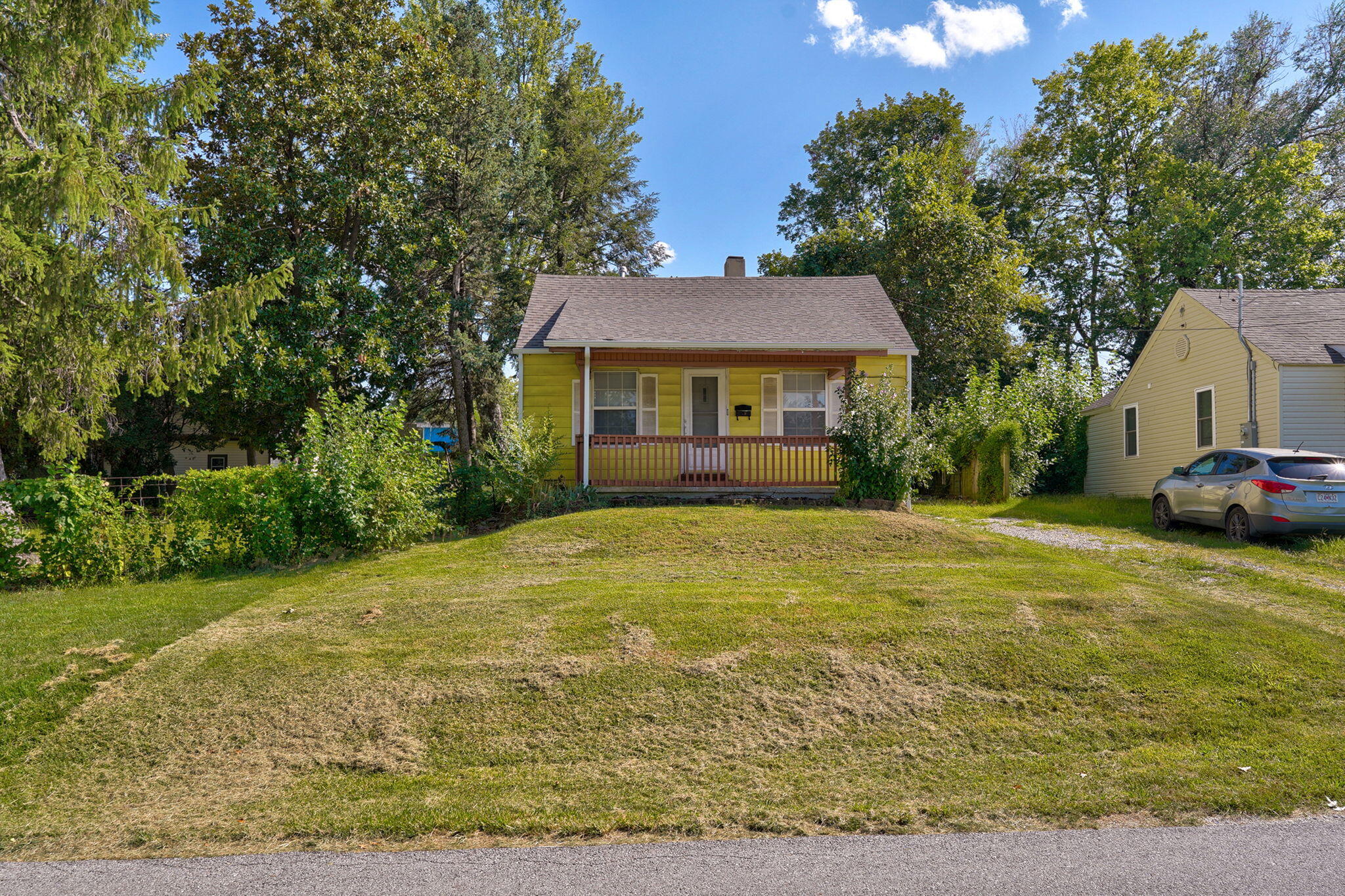 908 W Della Street, Springfield MO 65803