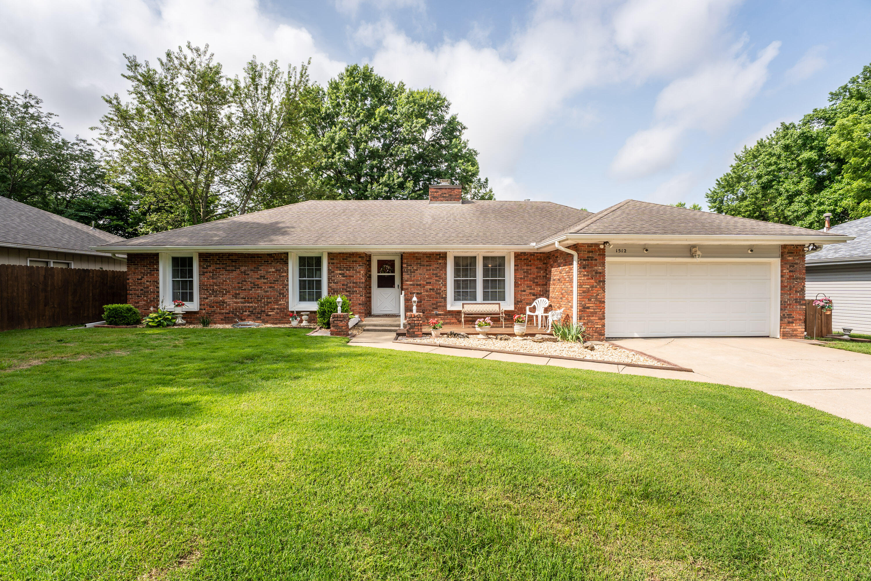 1512 E Walnut Lawn Street, Springfield MO 65804