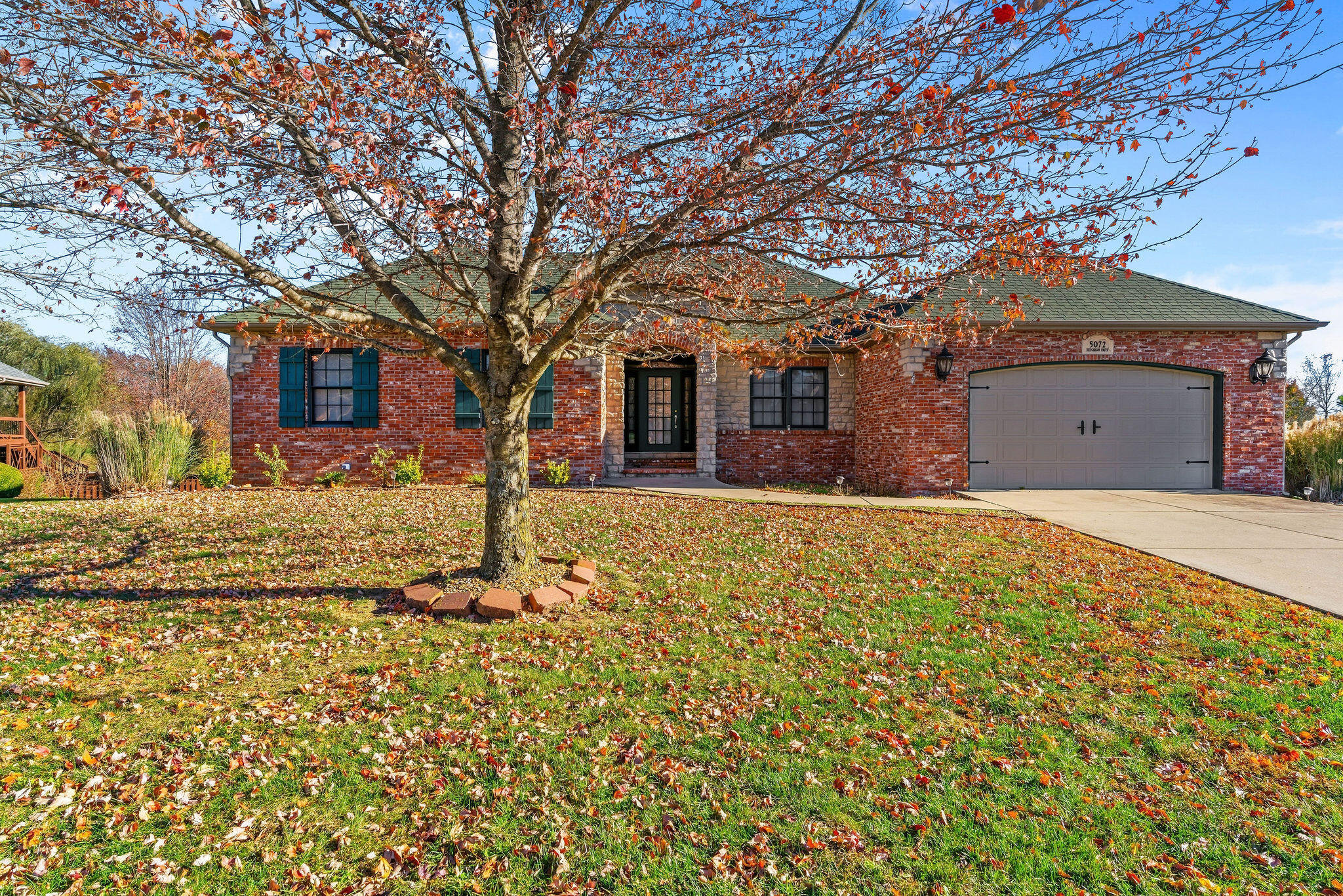 5072 E Hedgerow Drive, Springfield MO 65802