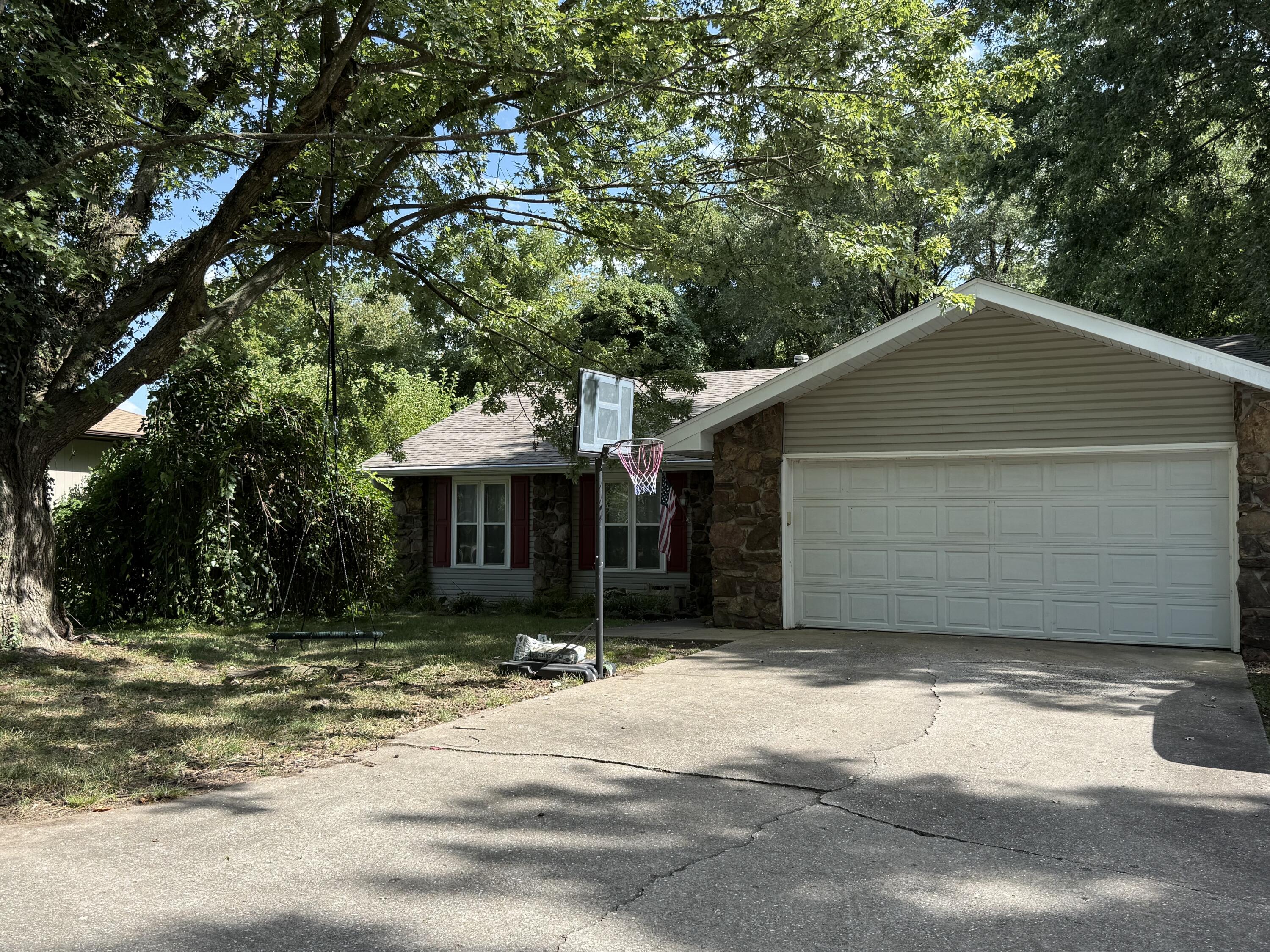 1014 W Woodland Drive, Republic MO 65738