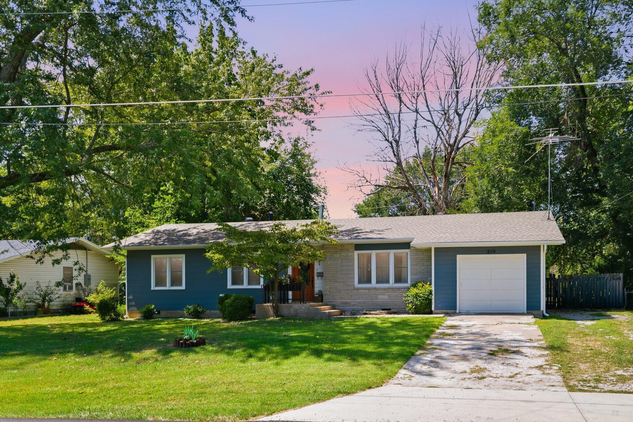 319 S West Avenue, Republic MO 65738