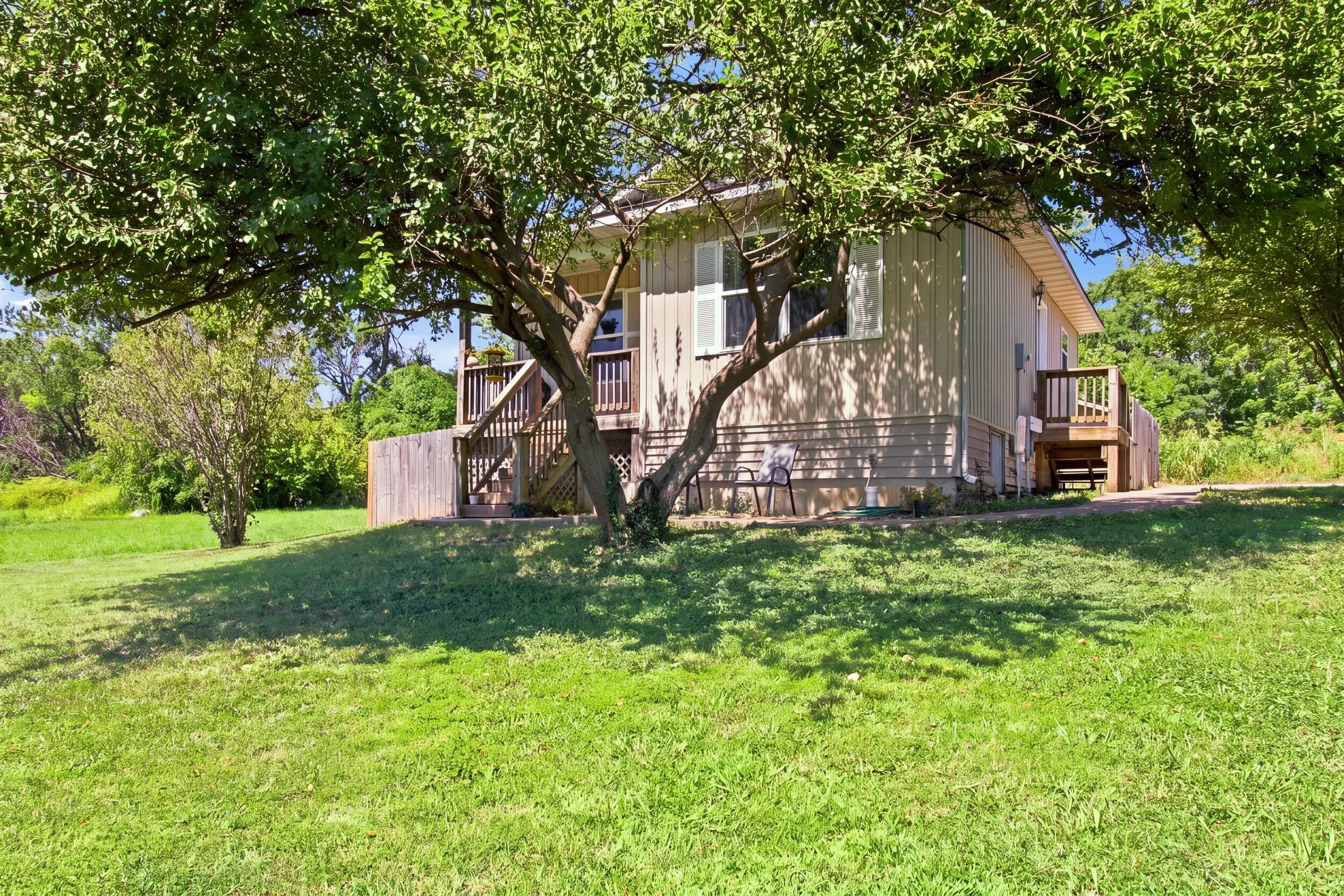 2217 W Volunteer Way, Springfield MO 65803