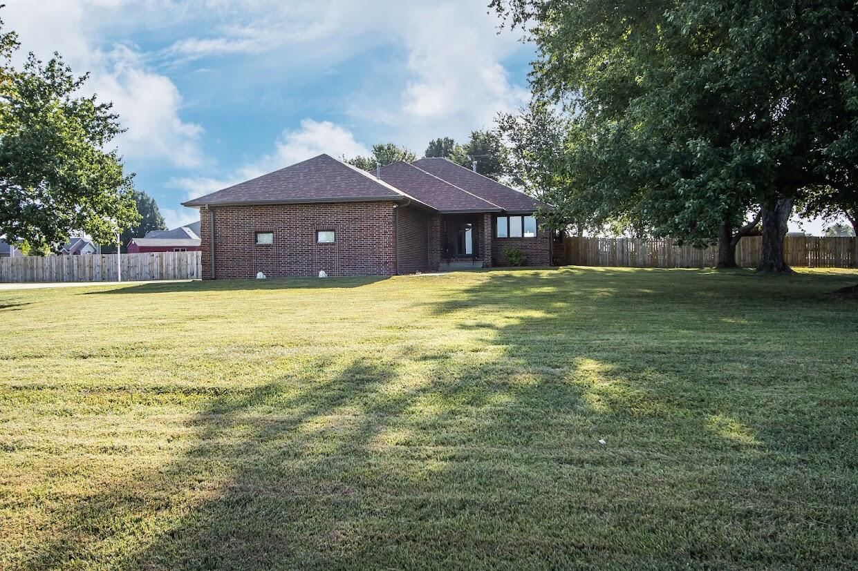 1002 S Hunt Road, Willard MO 65781
