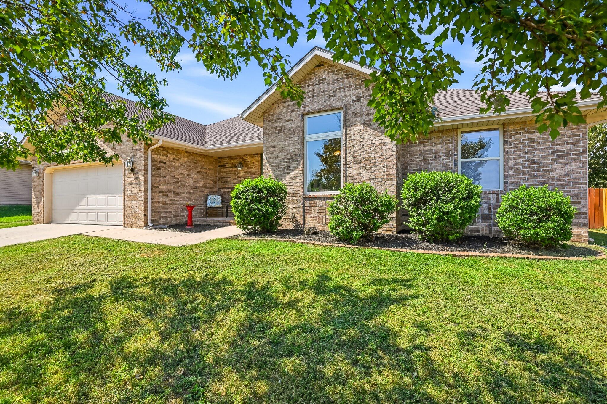 1911 Holly Springs Avenue, Nixa MO 65714