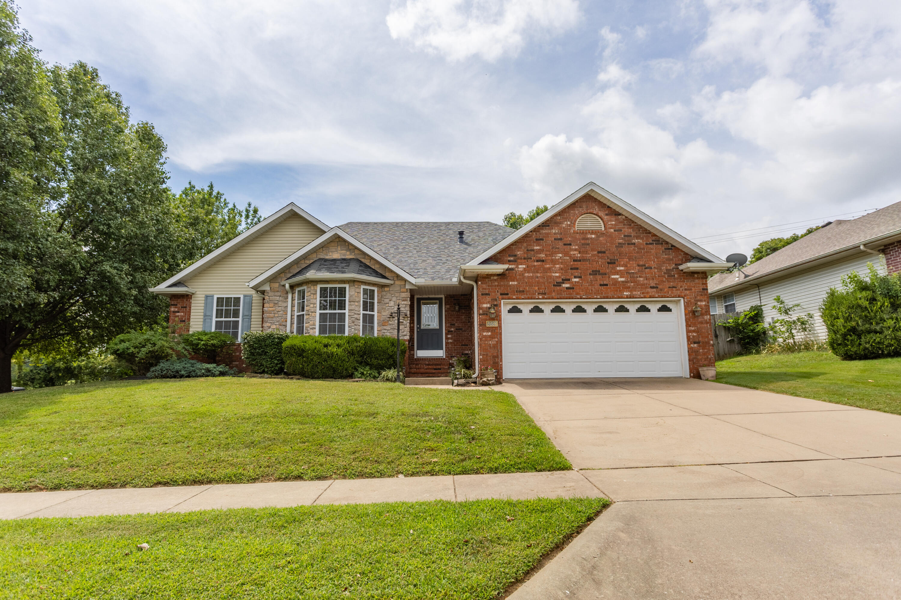 2226 E Kathryn Drive, Republic MO 65738