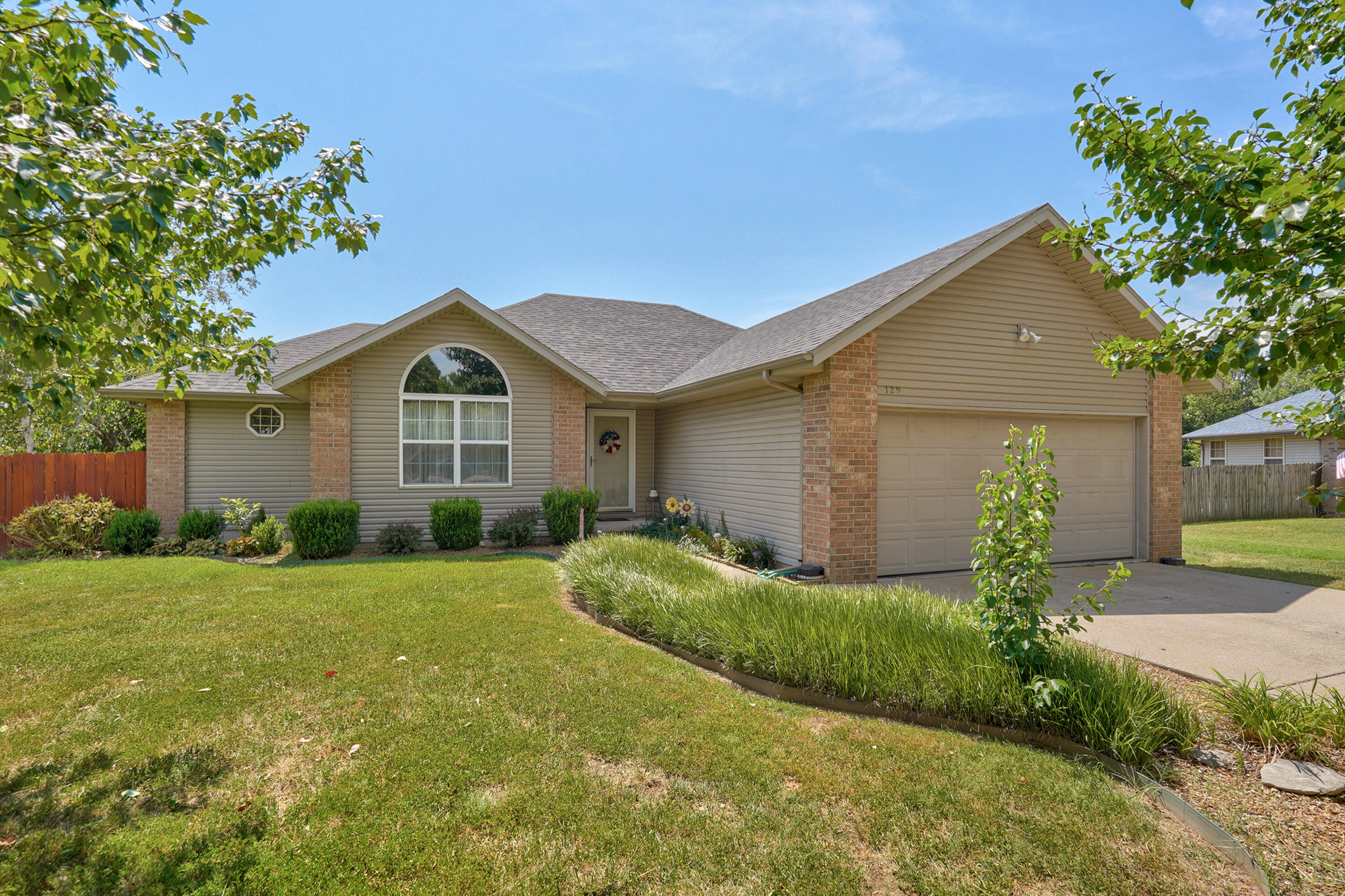 129 Deer Run, Willard MO 65781