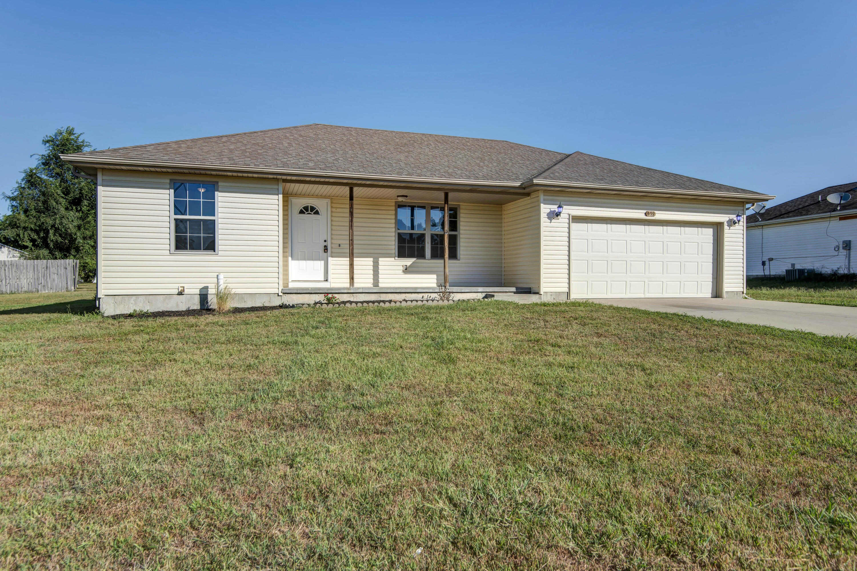 409 Sugar Lane, Clever MO 65631