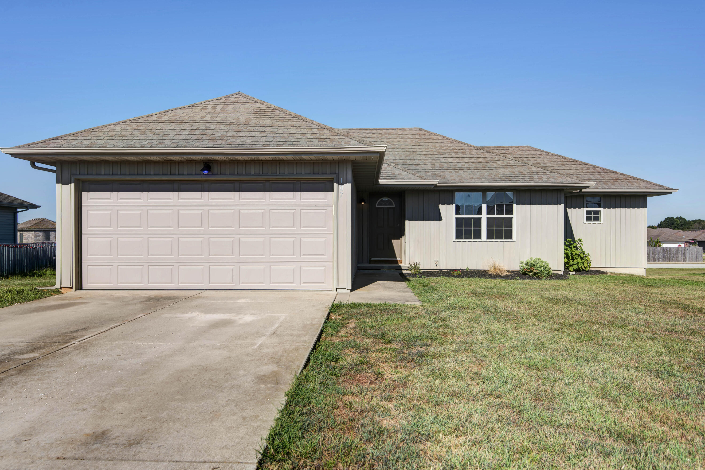107 Cherry Avenue, Clever MO 65631