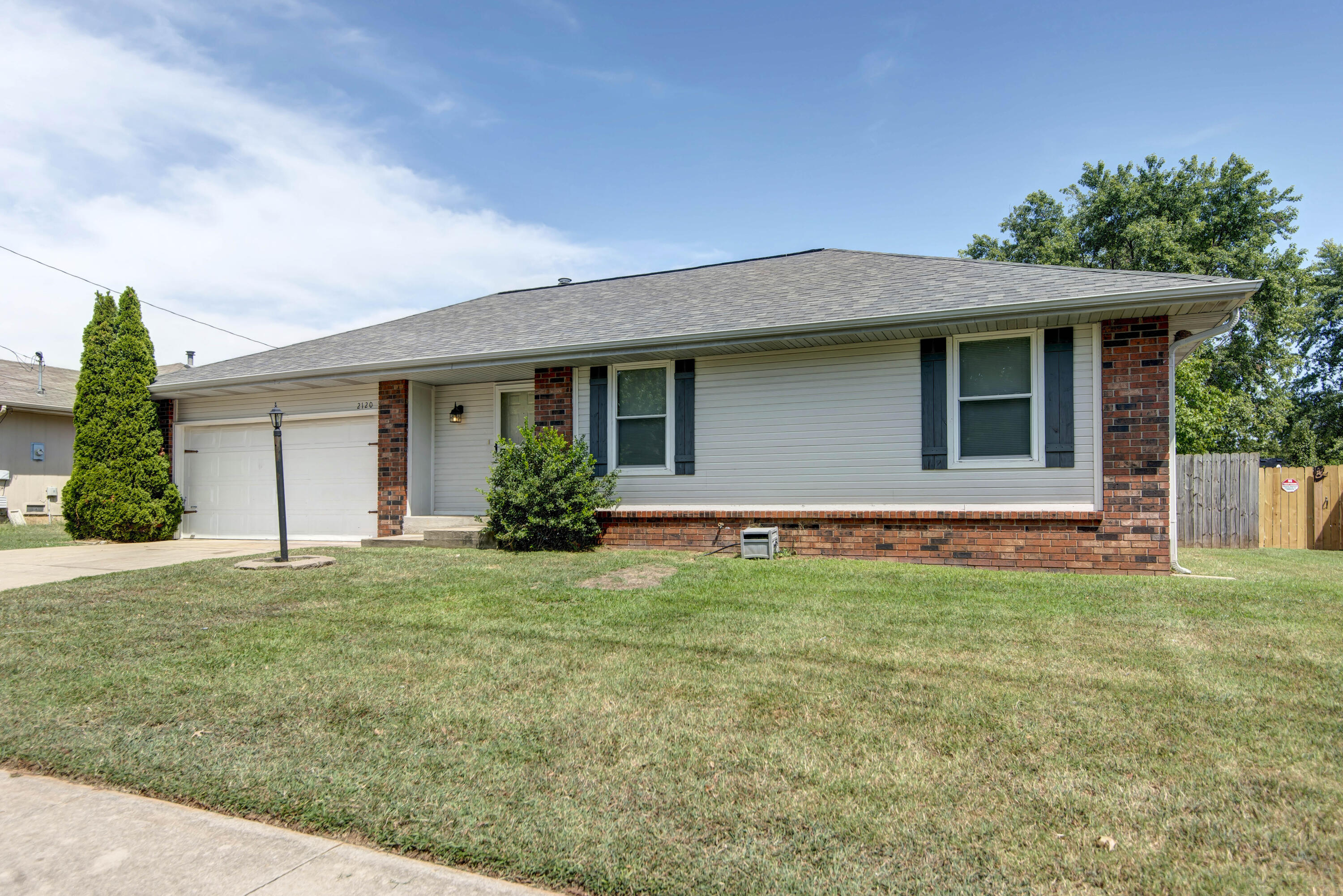 2120 S Golden Avenue, Springfield MO 65807