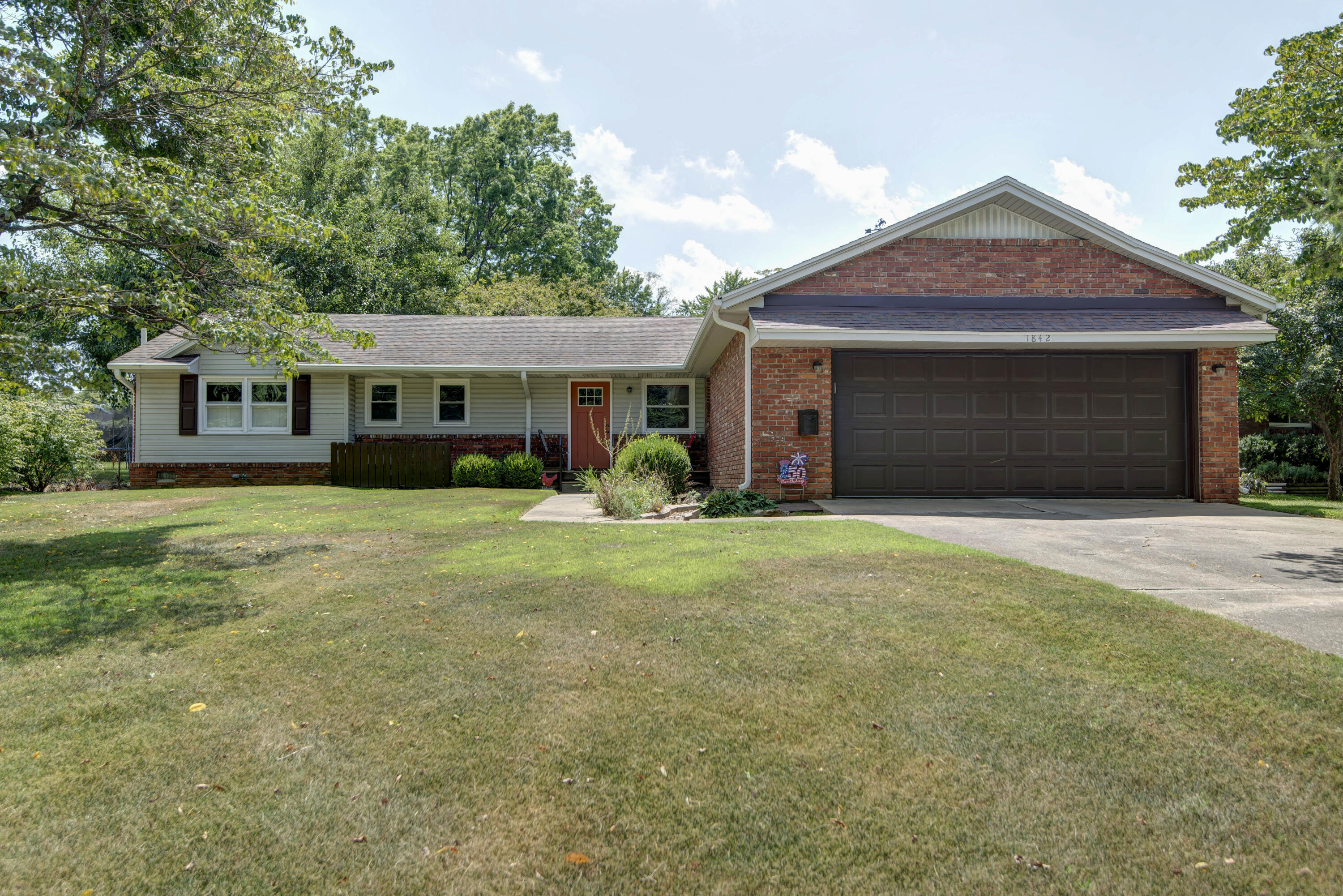 1842 E Sunset Drive, Springfield MO 65804
