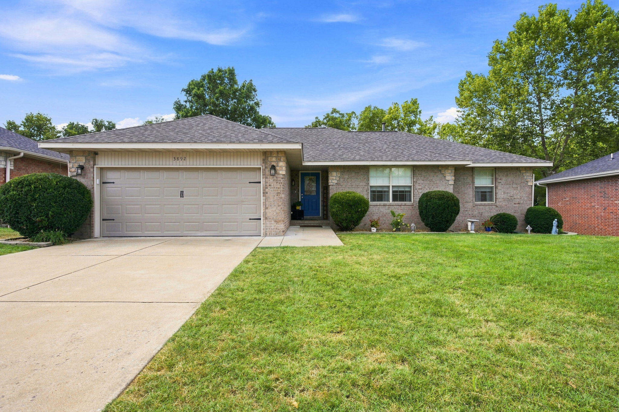3892 W Parkridge Circle, Springfield MO 65802