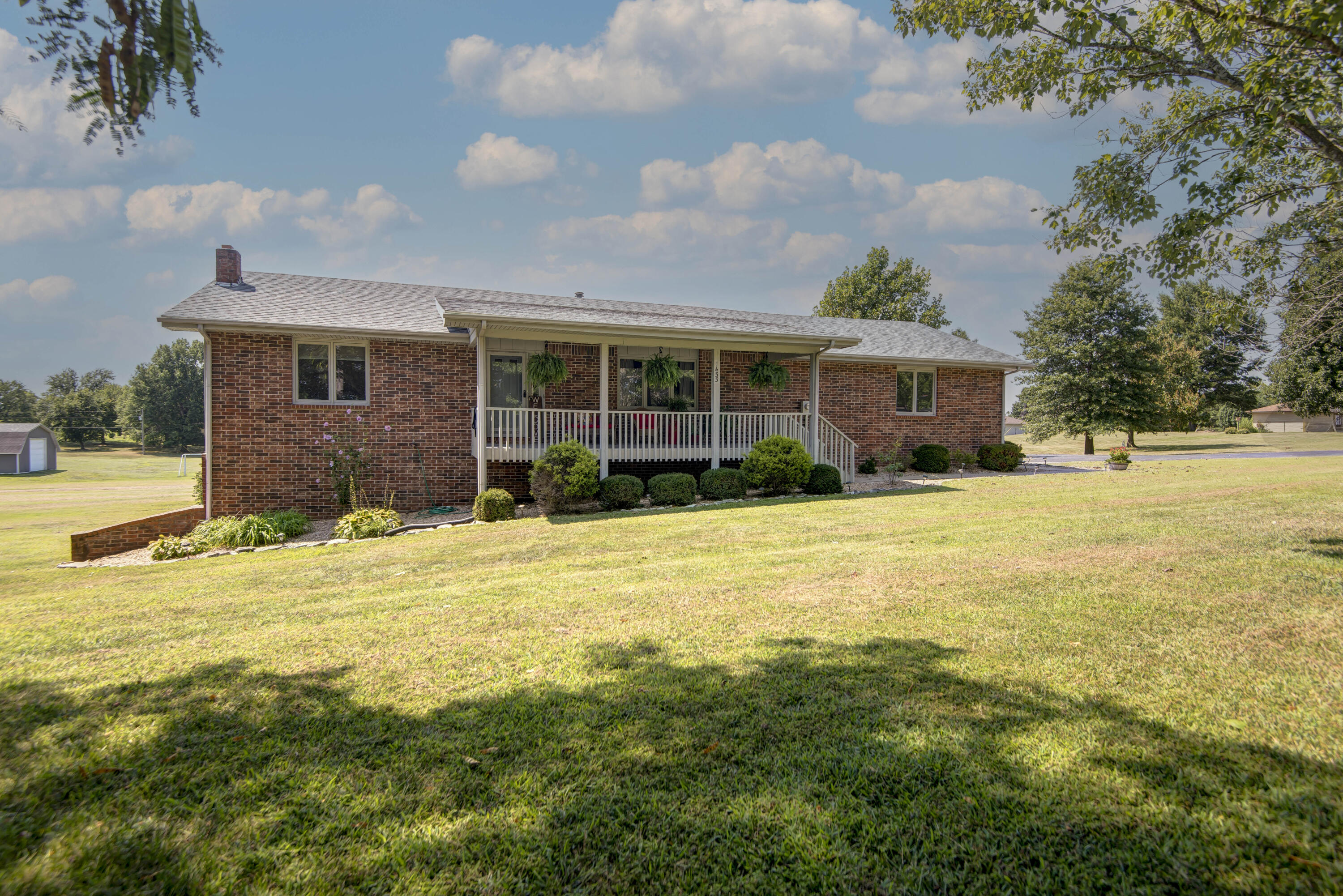 1433 N Emerald Hills Drive, Nixa MO 65714