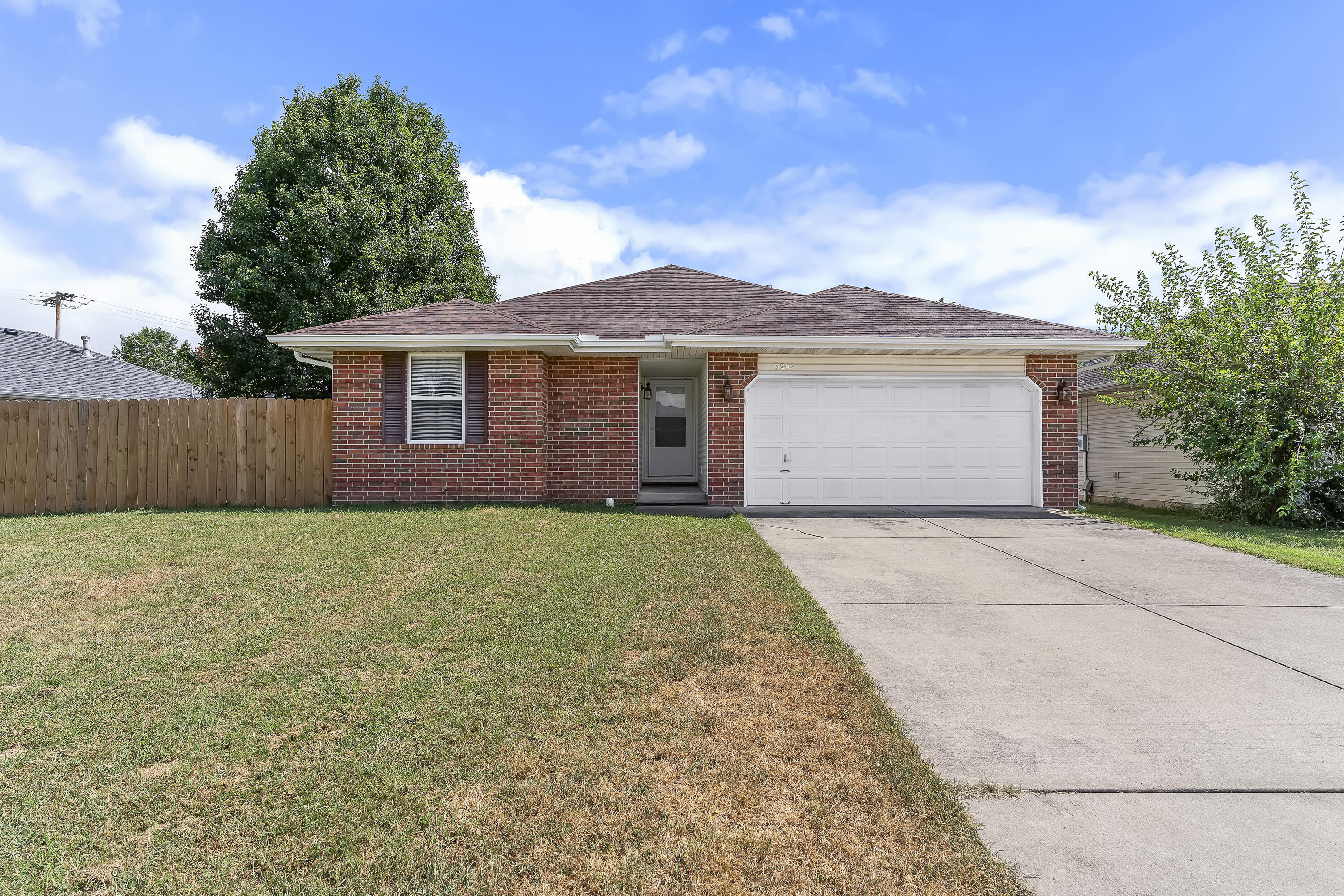 3208 W Scott Street, Springfield MO 65803