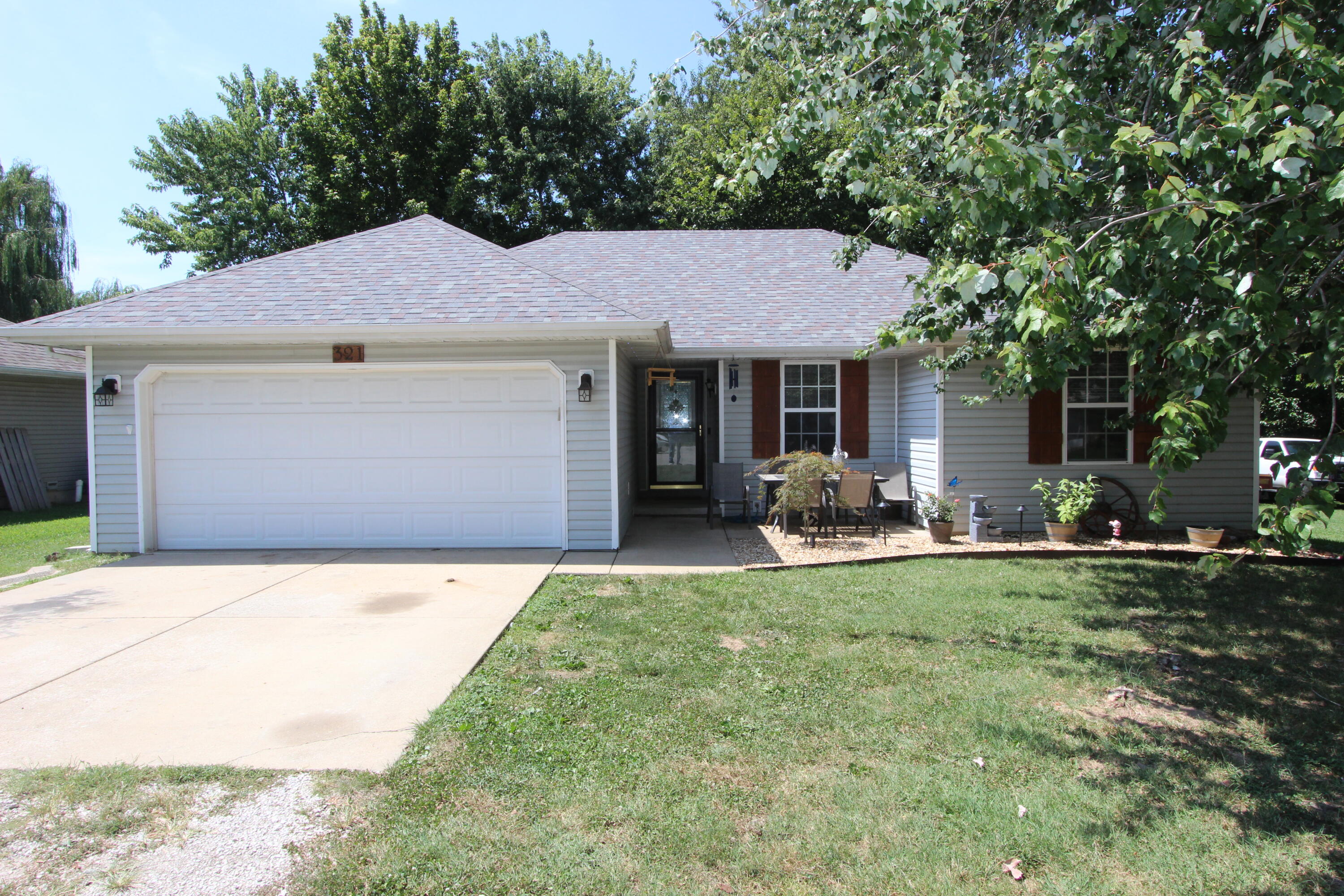 321 Shark Circle, Sparta MO 65753