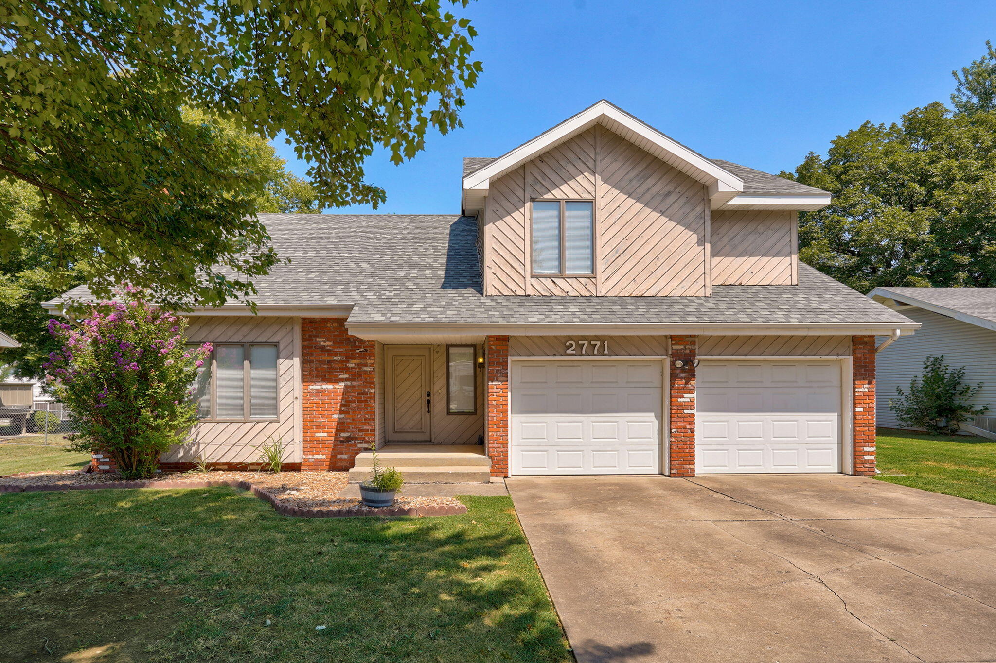 2771 W Westview Street, Springfield MO 65807