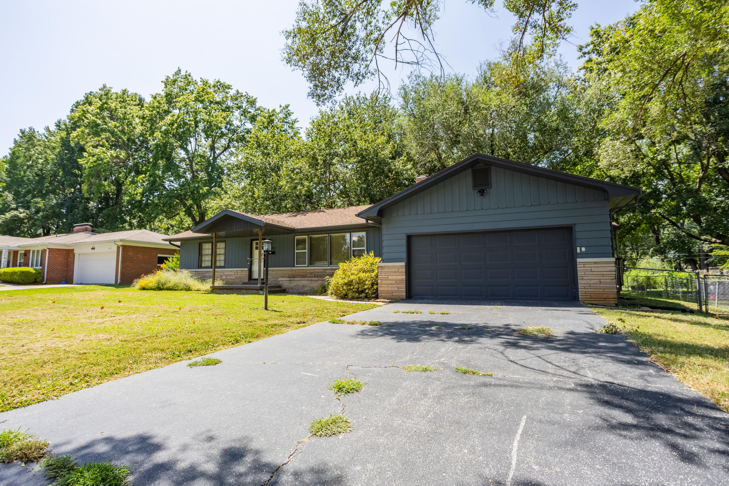 2123 S Prairie Lane, Springfield MO 65804
