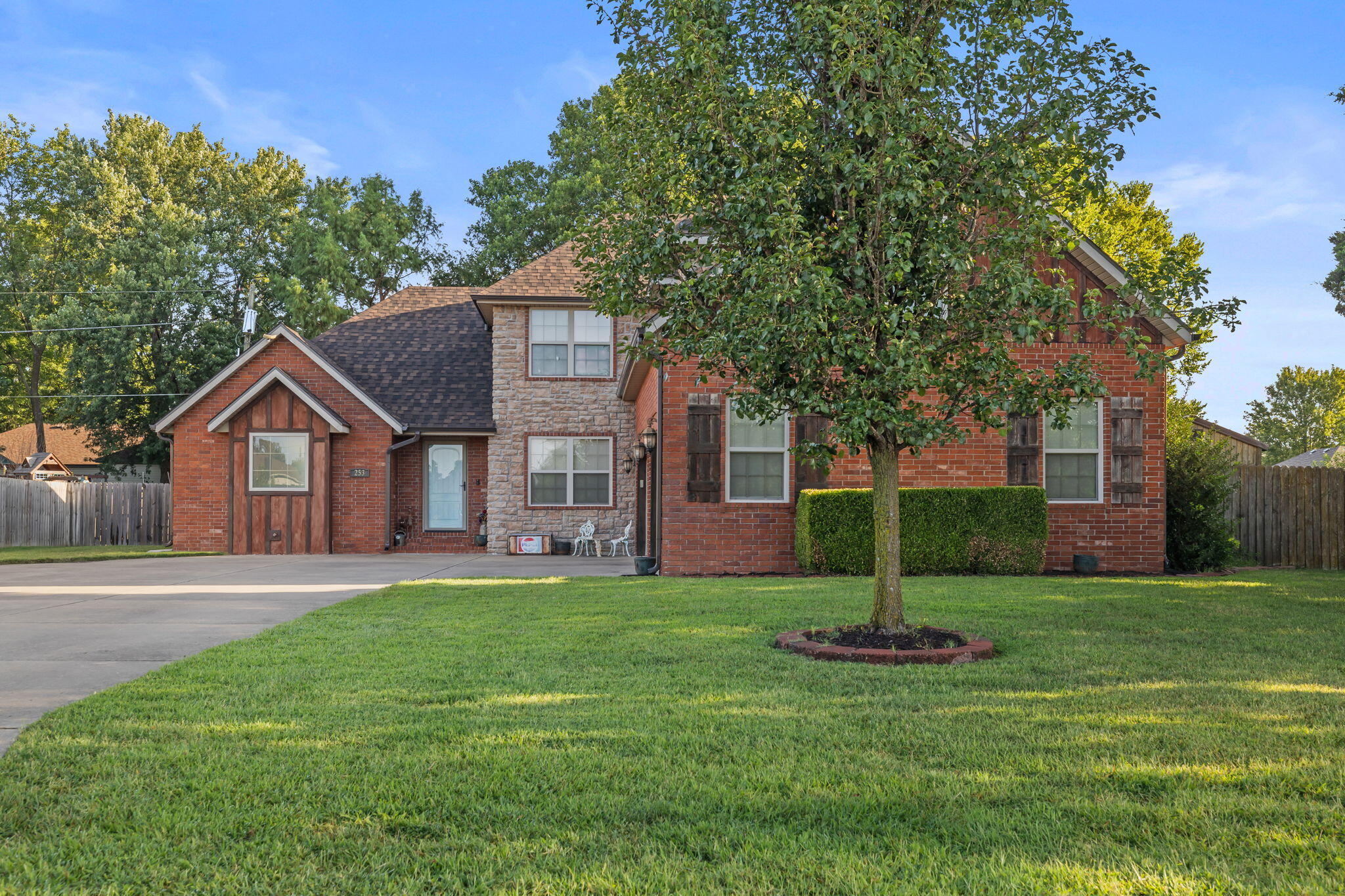 253 E Grace Street, Republic MO 65738